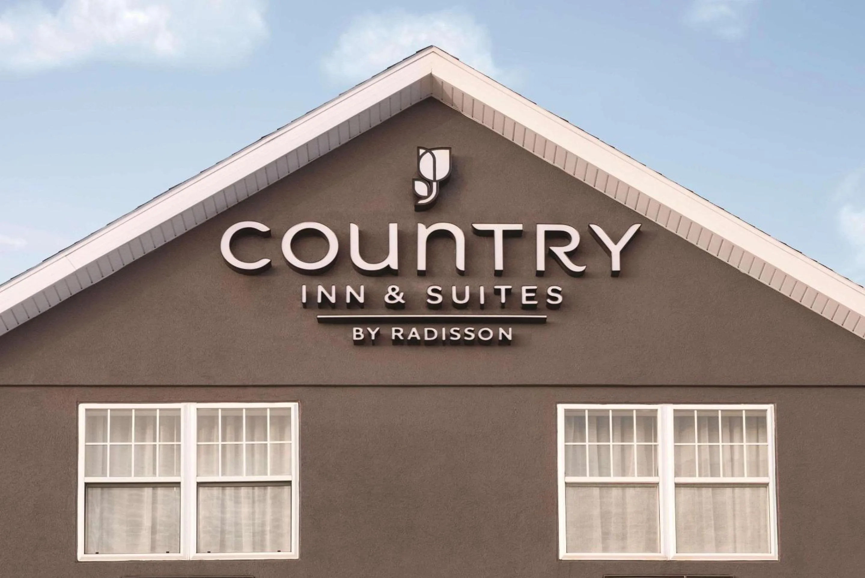 Property building in Country Inn & Suites by Radisson, Dubuque, IA