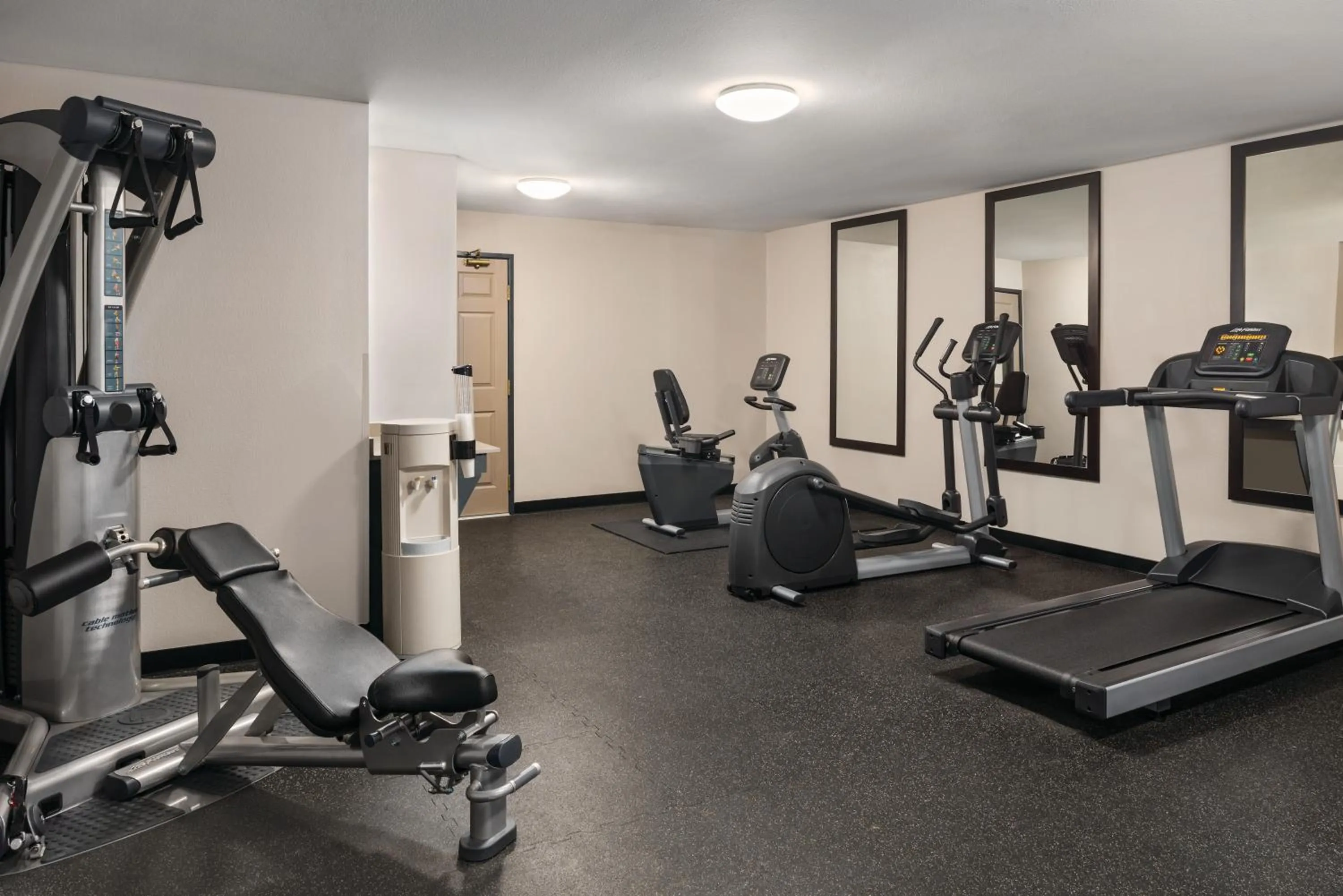 Fitness centre/facilities in Country Inn & Suites by Radisson, Dubuque, IA