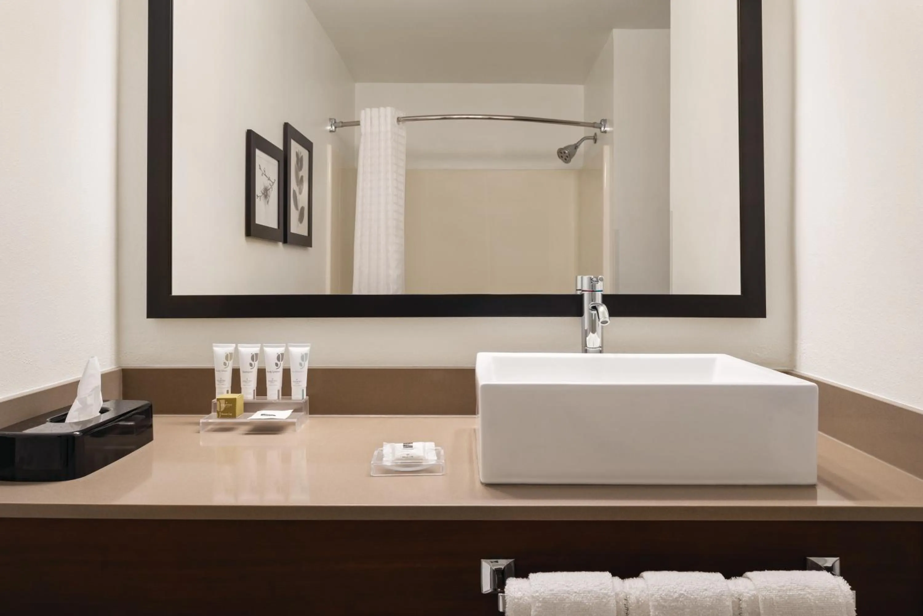 Bathroom in Country Inn & Suites by Radisson, Dubuque, IA