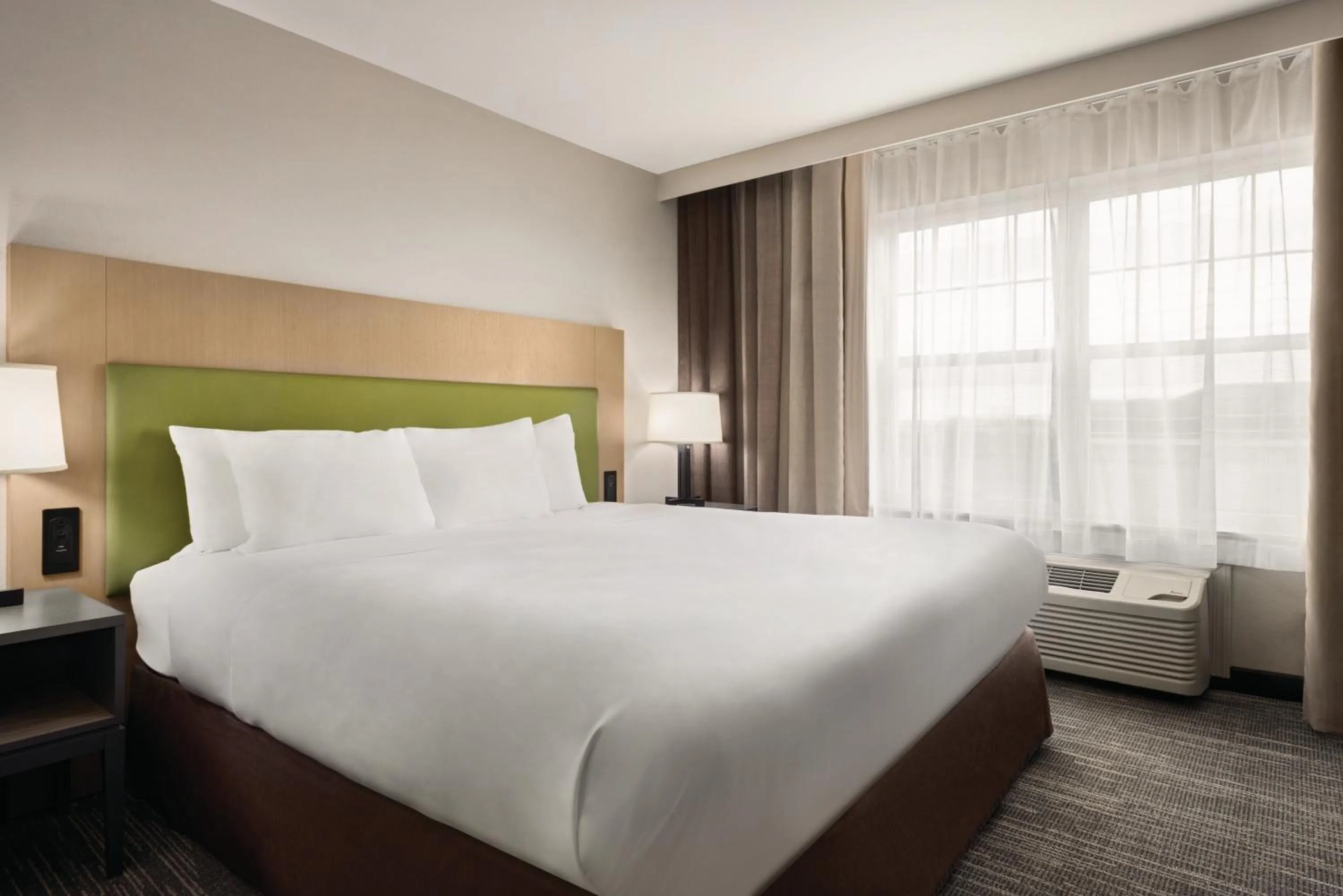 Bed in Country Inn & Suites by Radisson, Dubuque, IA