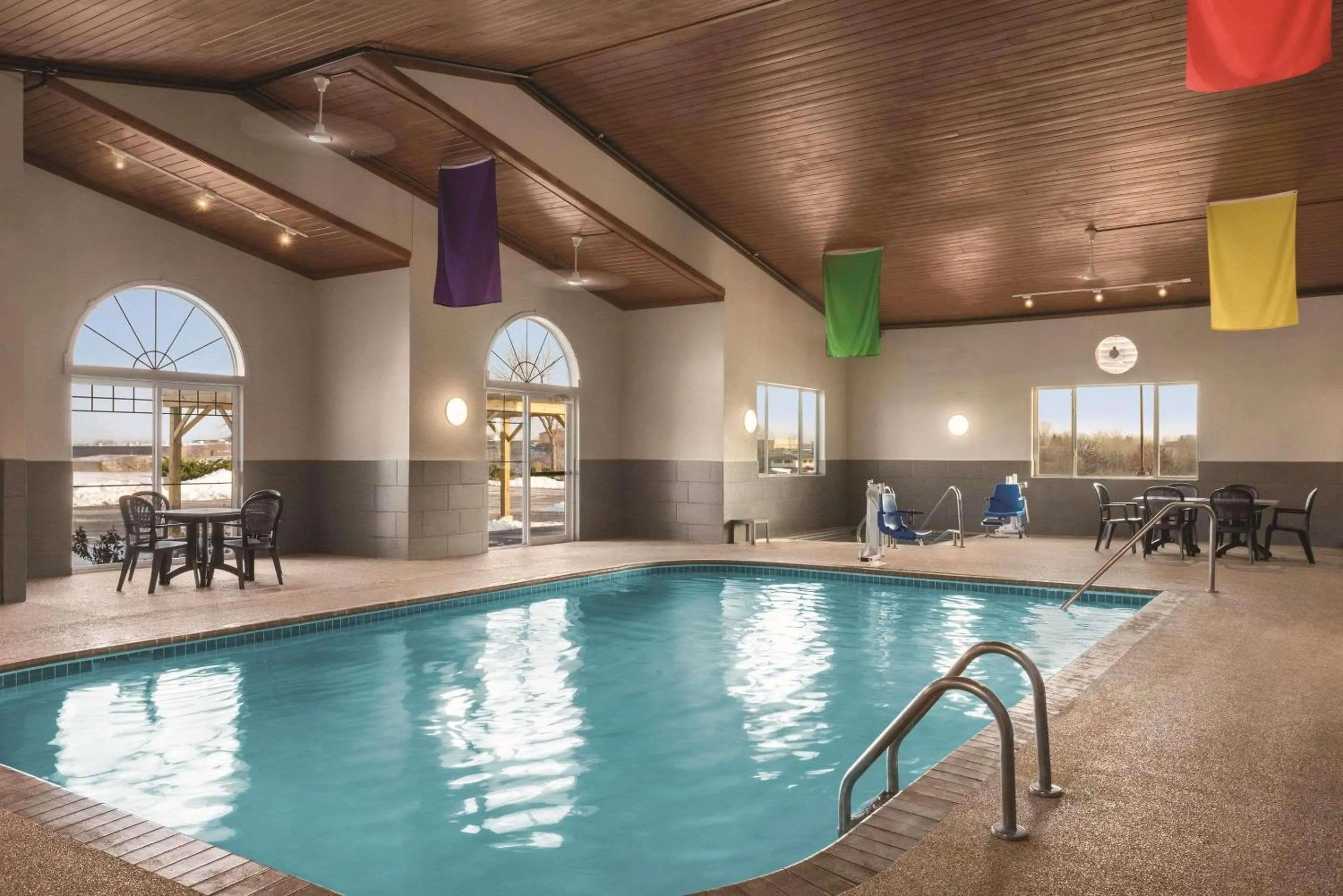 Swimming pool in Country Inn & Suites by Radisson, Dubuque, IA