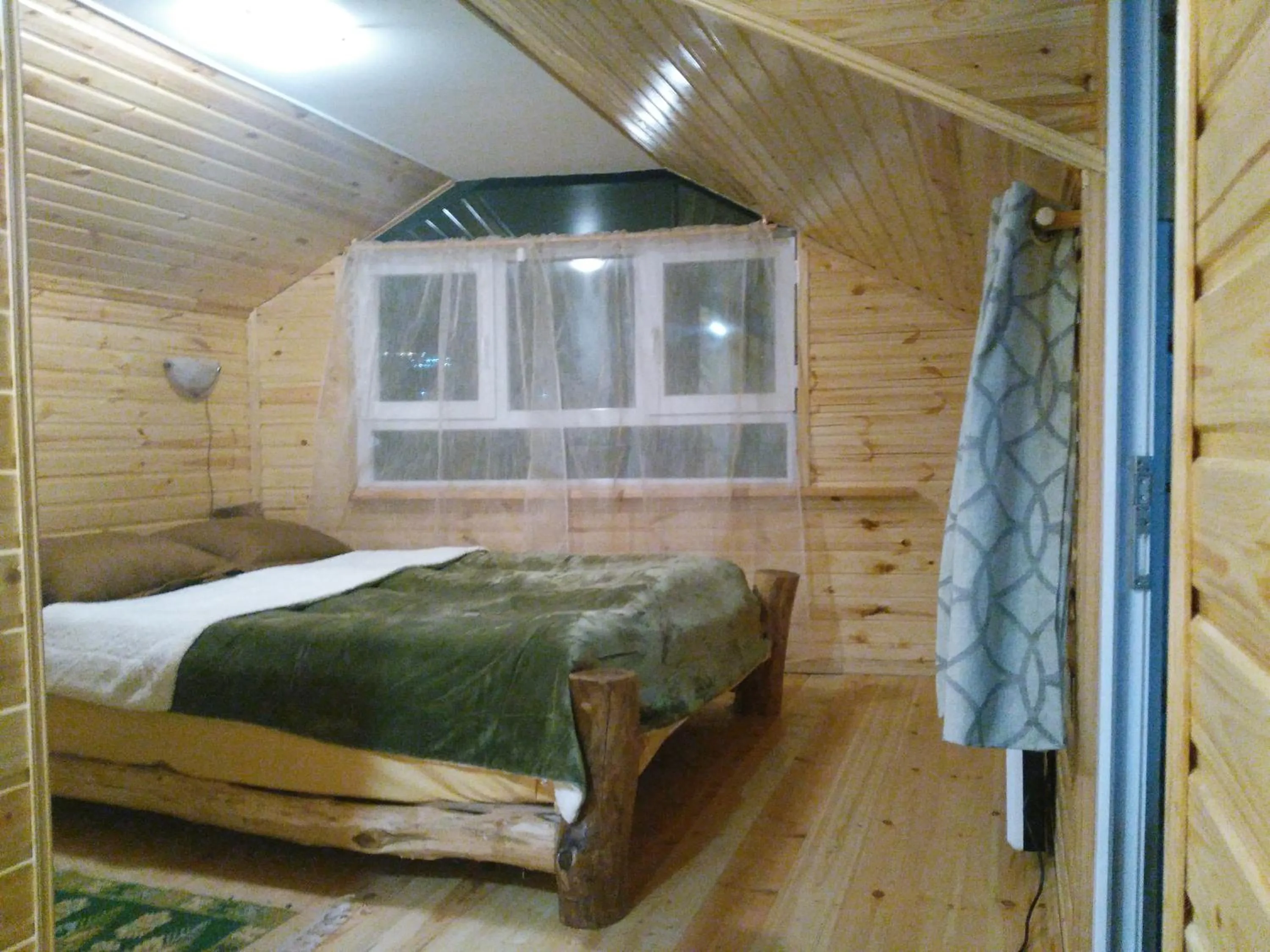 King Room with Mountain View - single occupancy in Three Gracia