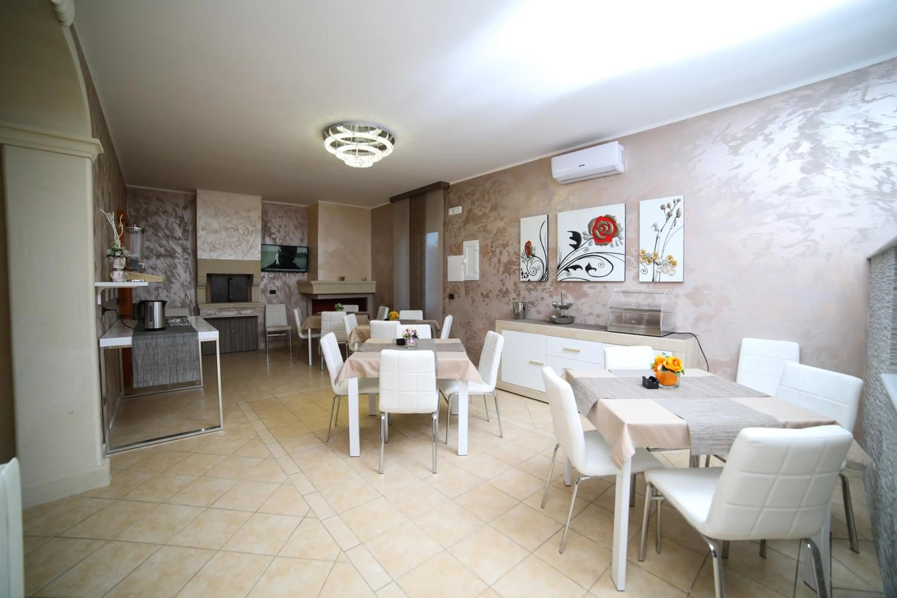 Communal lounge/ TV room in Terra dei Sogni