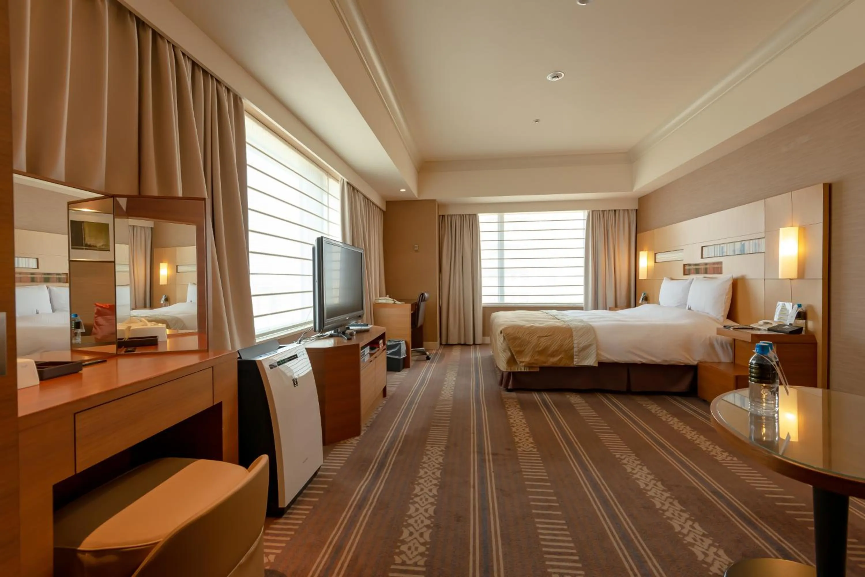Photo of the whole room, Bed in Hotel Okura Fukuoka