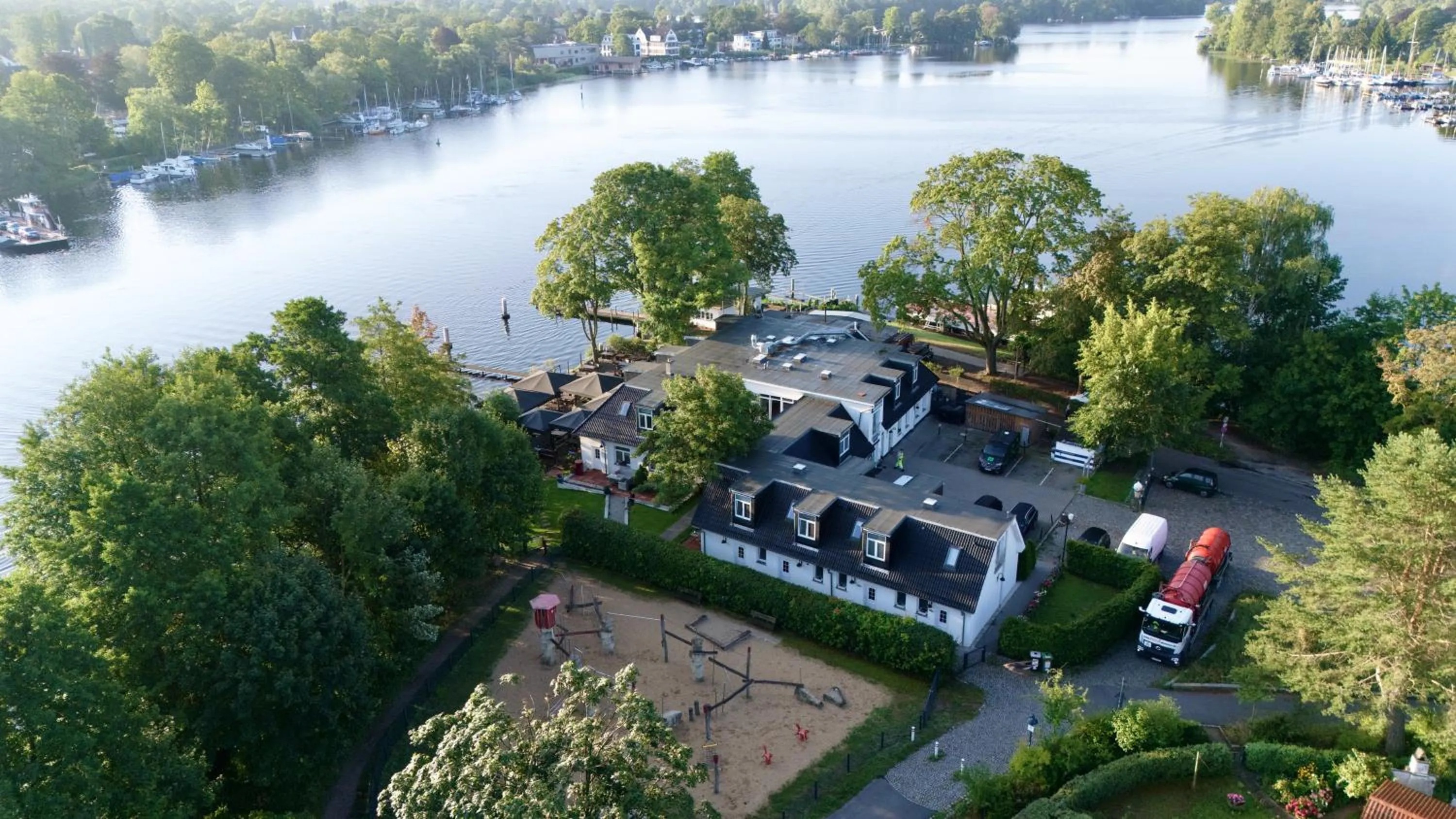 Property building in Hotel Altes Fährhaus