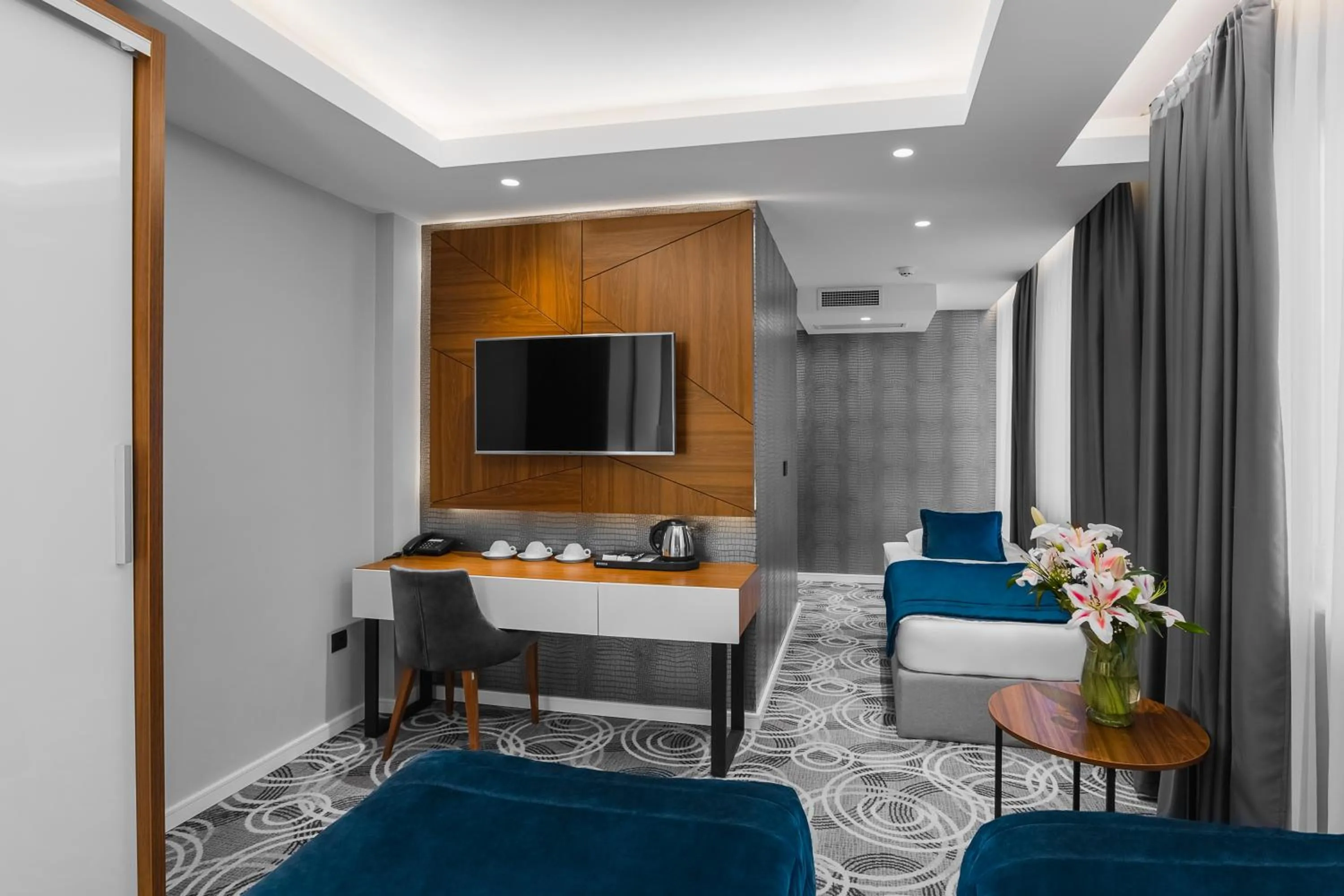 Coffee/tea facilities in Sky Hotel