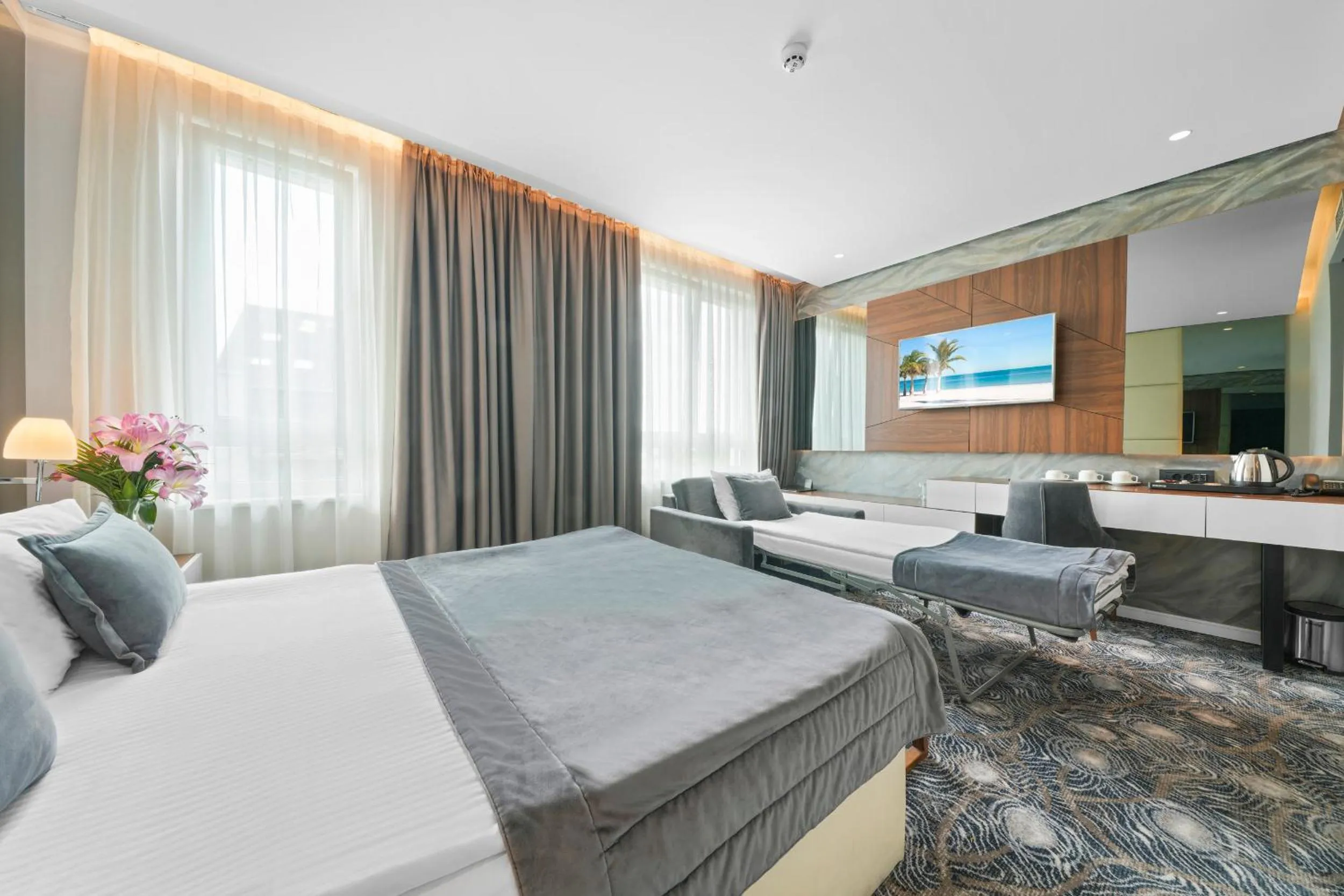 Bedroom, Bed in Sky Hotel