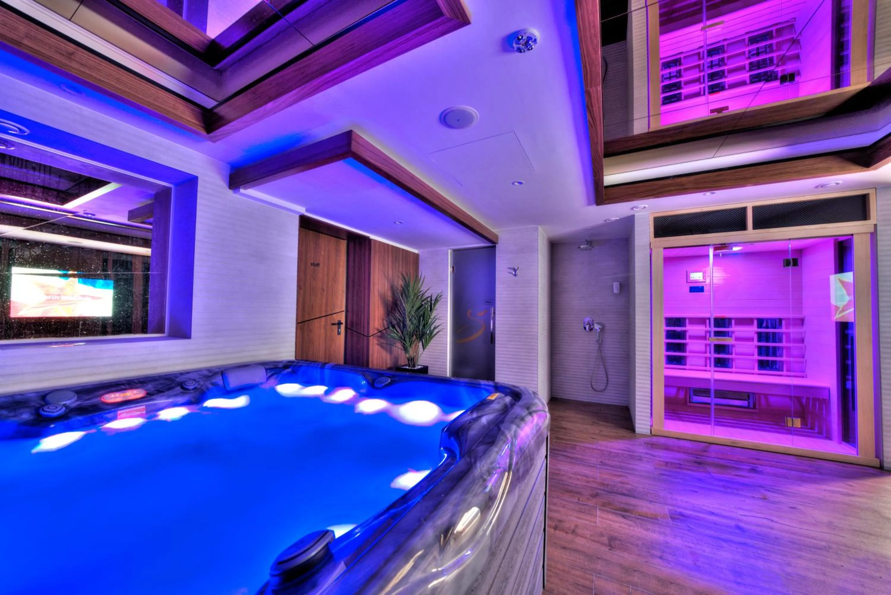 Hot Tub in Sky Hotel