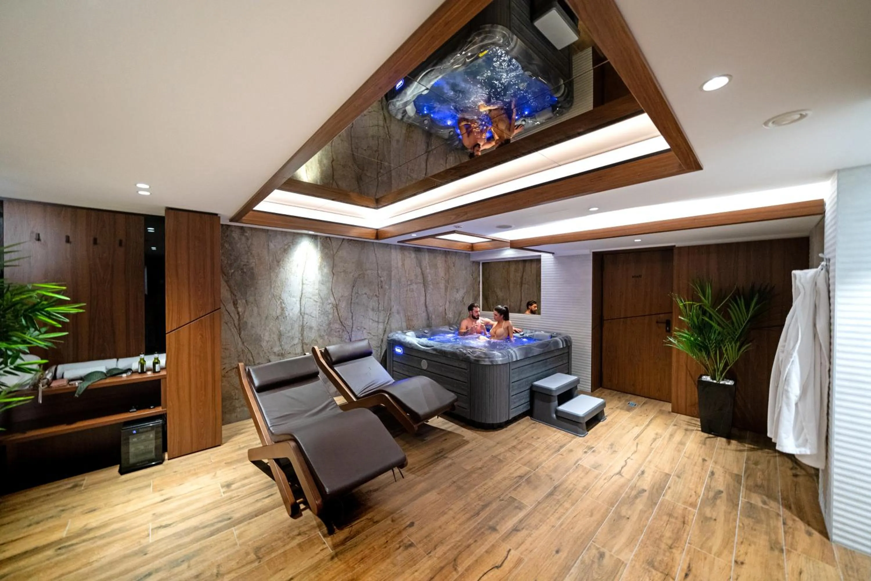 Hot Tub, Bed in Sky Hotel