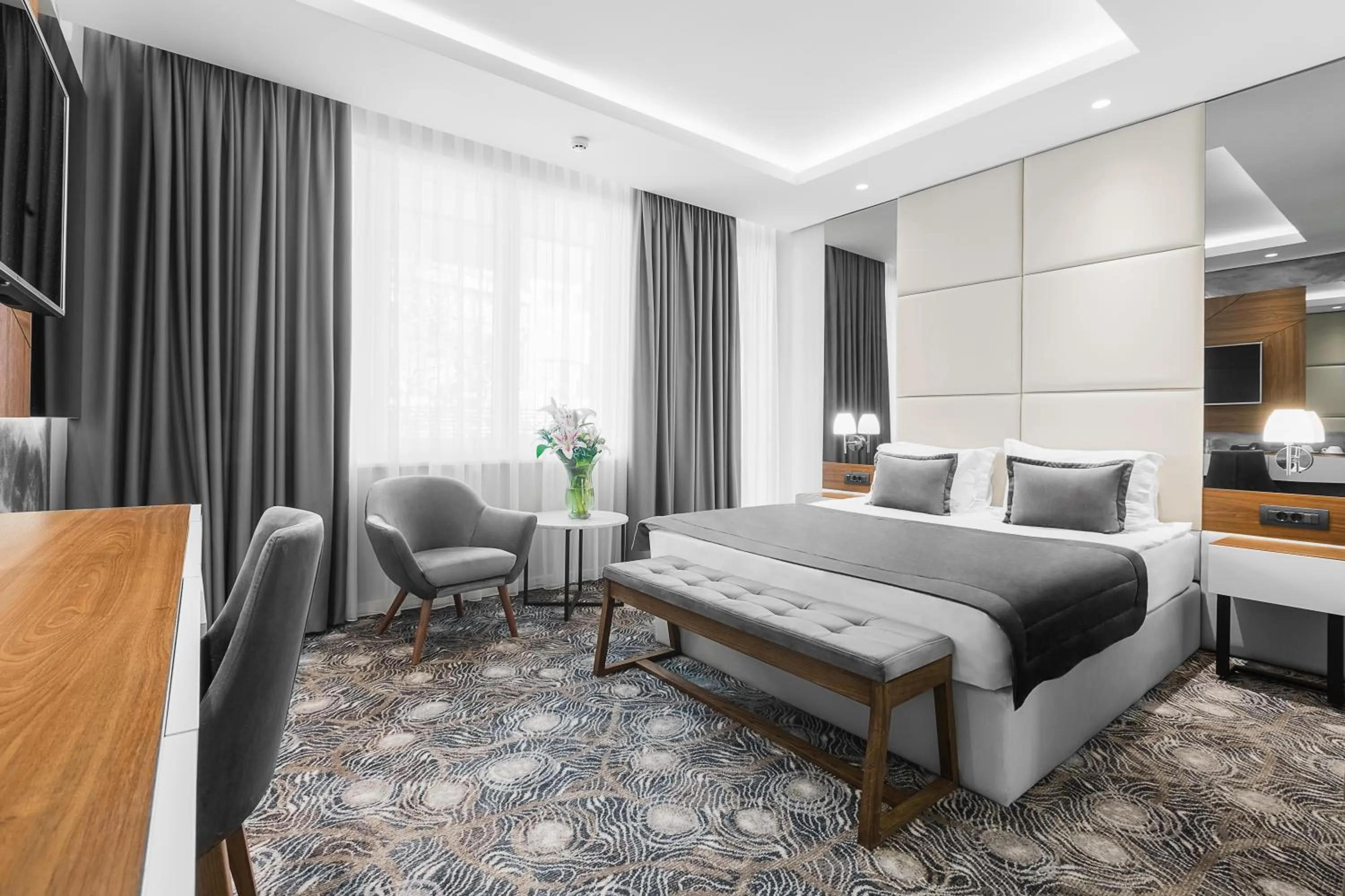 Seating area, Bed in Sky Hotel