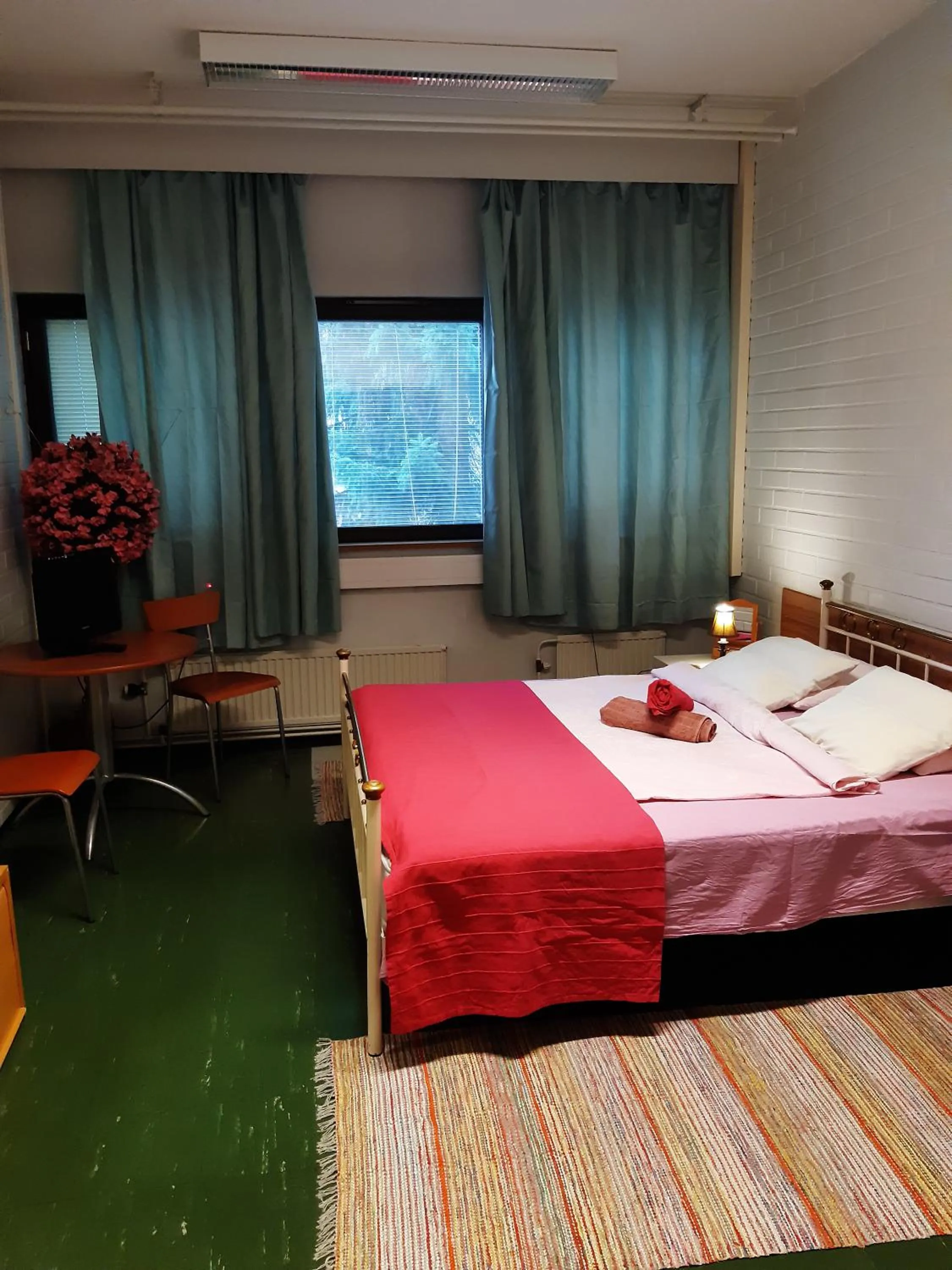 Photo of the whole room, Bed in Minimotel