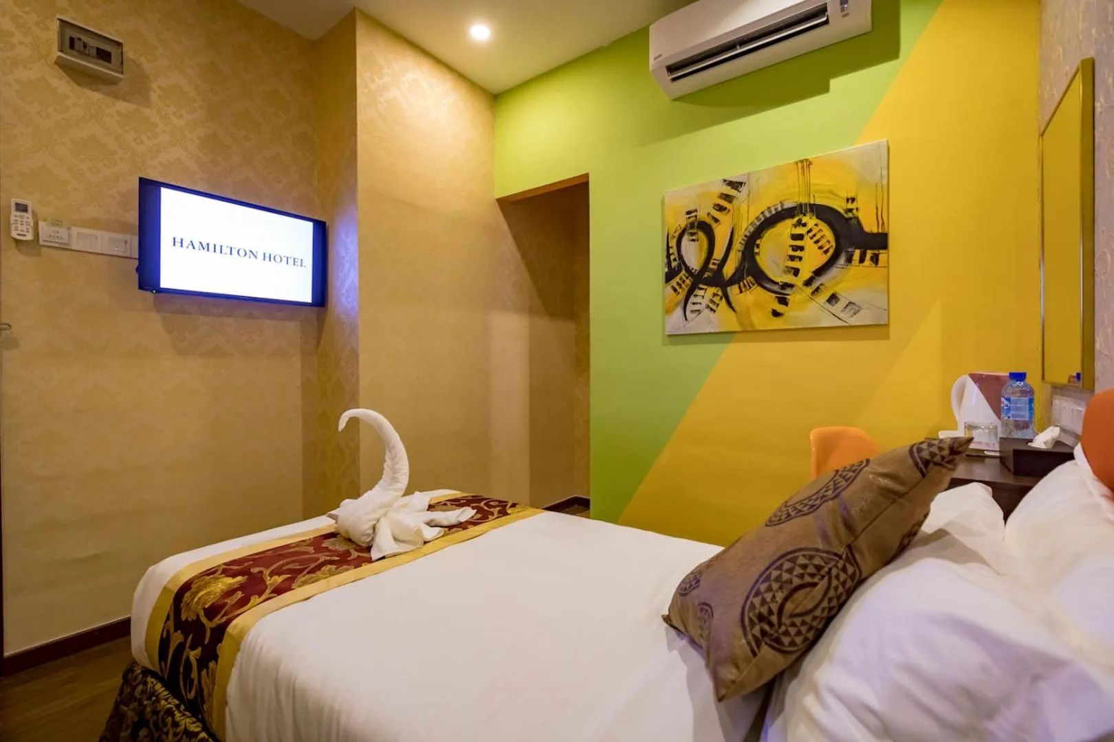 Bed in Hamilton Hotel Kajang