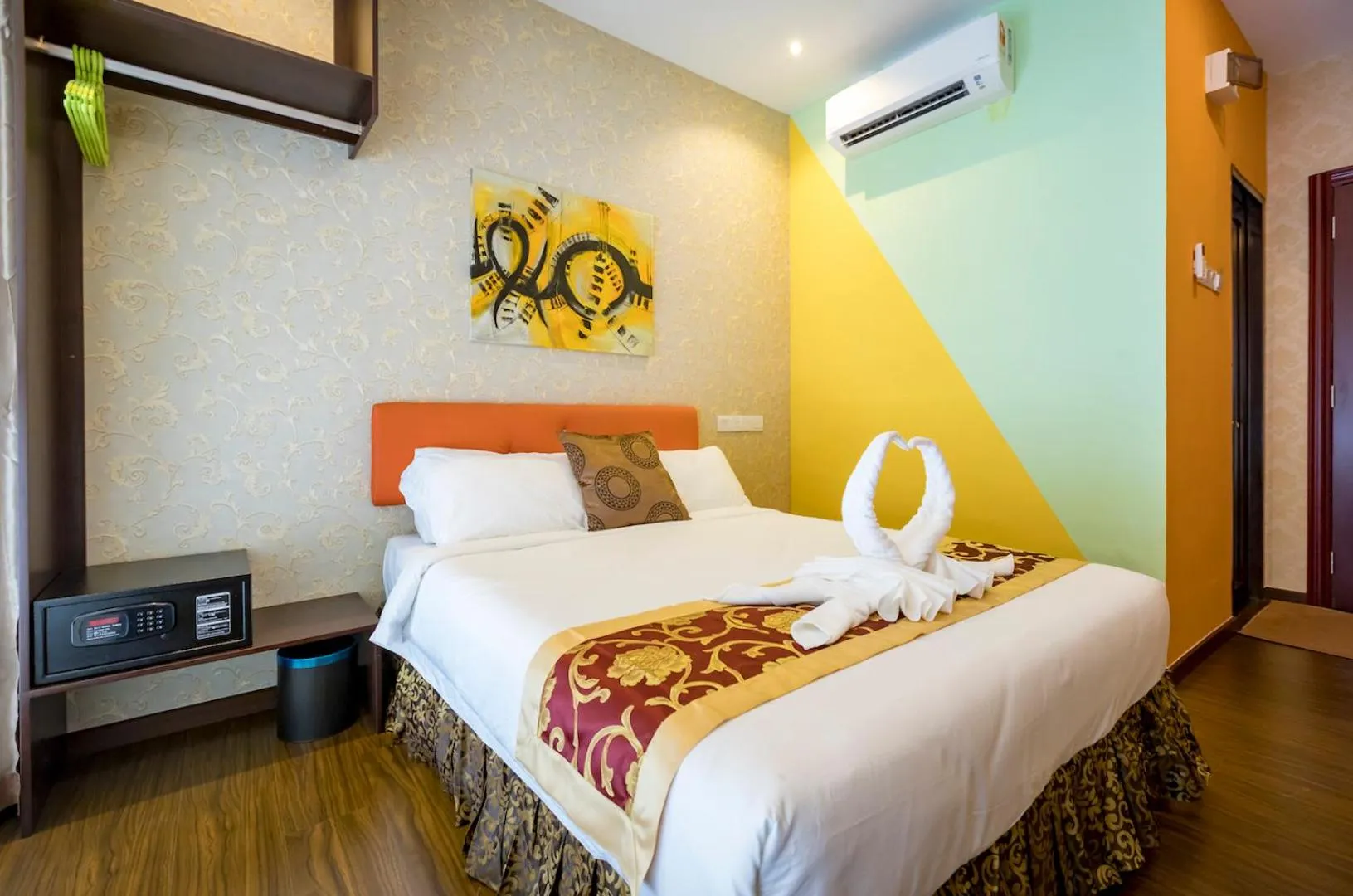 Bed in Hamilton Hotel Kajang