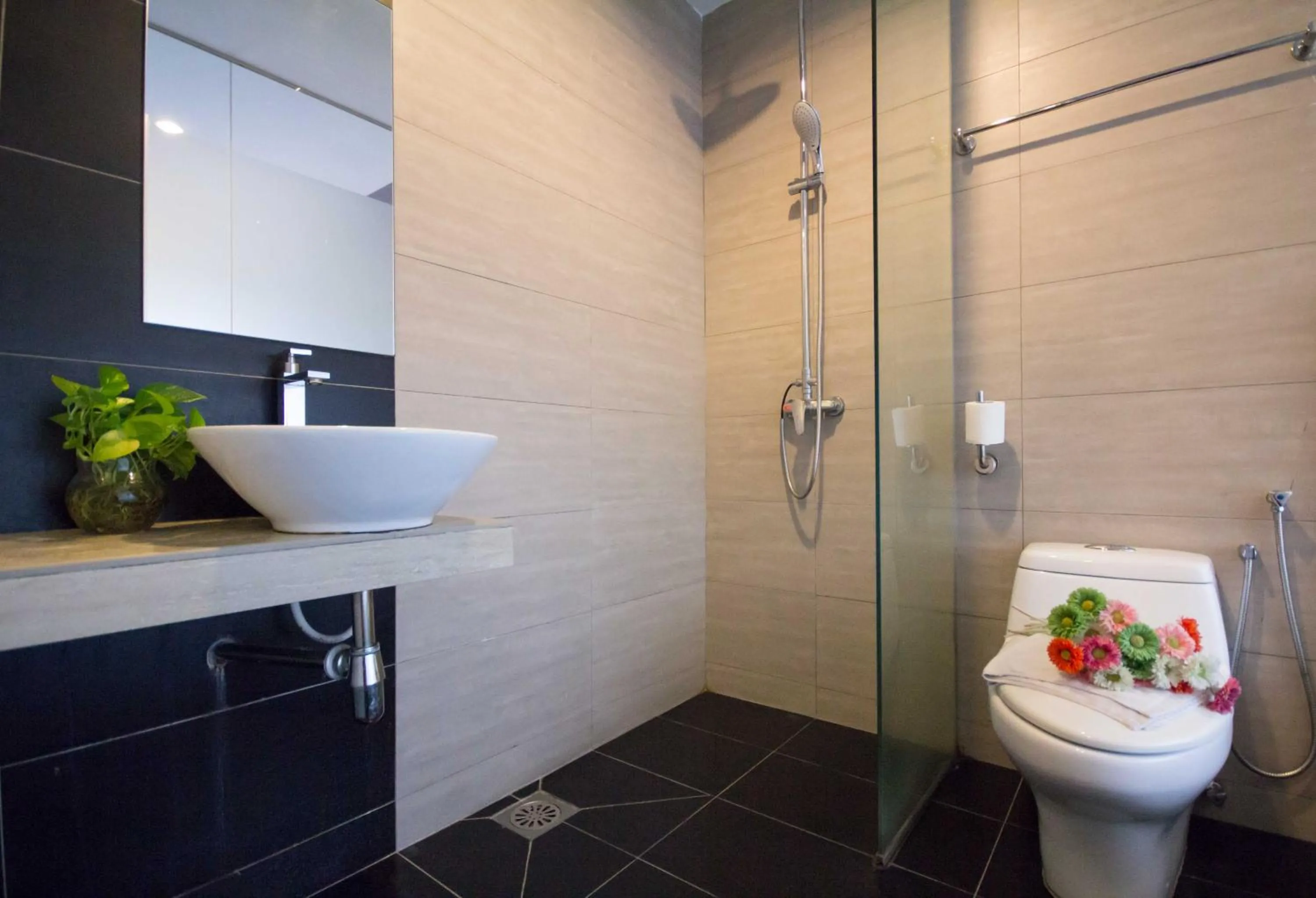 Shower in Chariton Hotel Ipoh