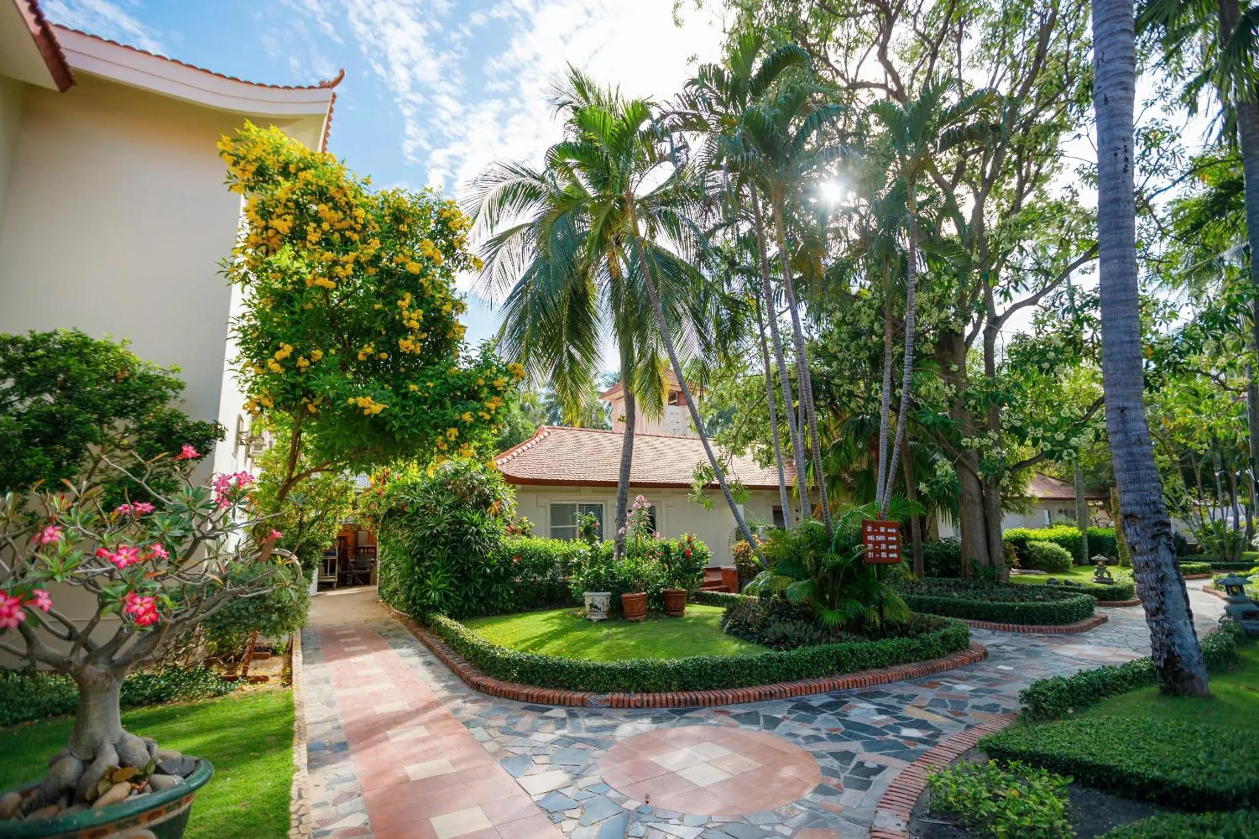 Le Aqua Resort & Spa Phan Thiet - Swiss Village Resort & Spa