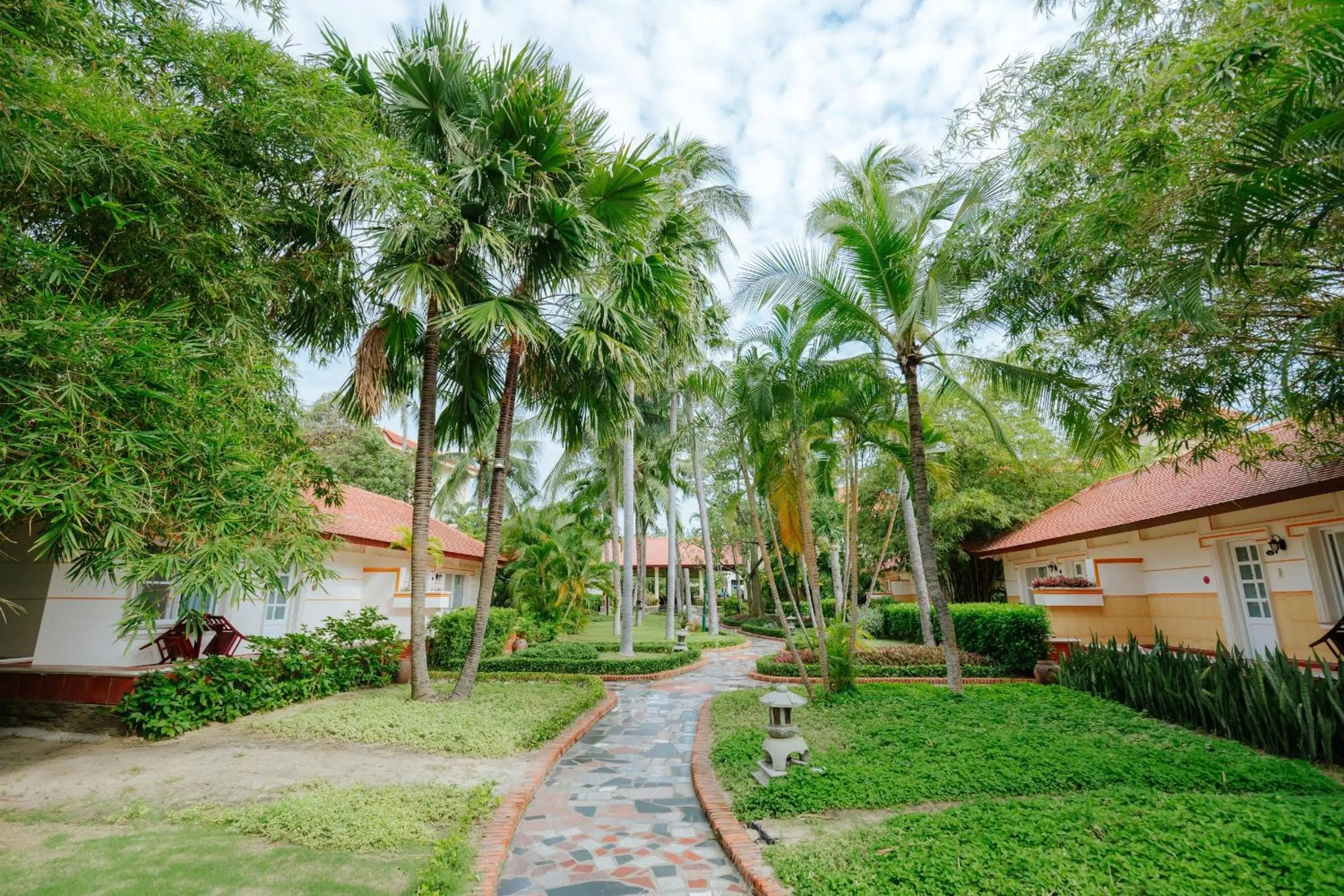 Le Aqua Resort & Spa Phan Thiet - Swiss Village Resort & Spa