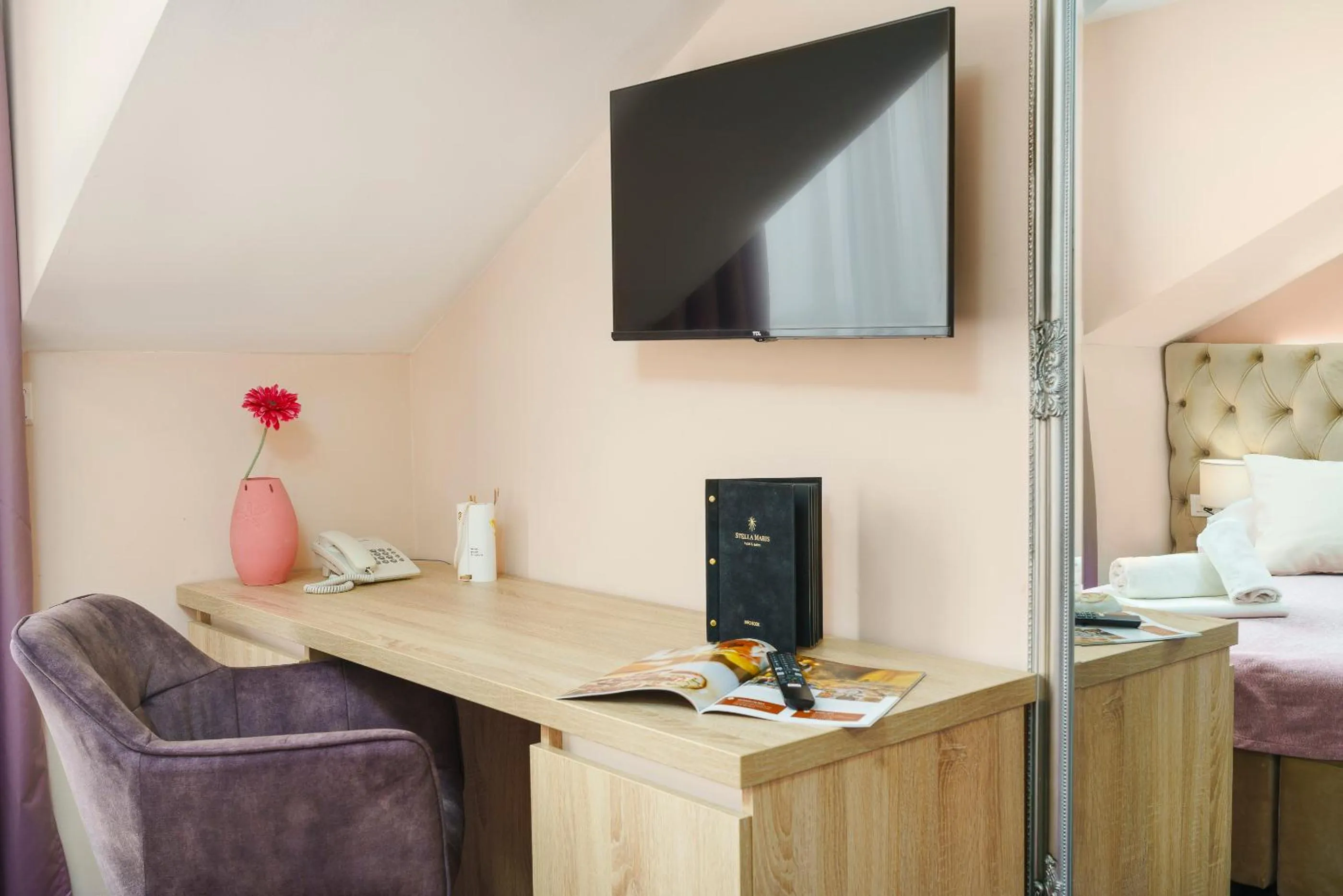 TV and multimedia, Bed in Hotel Stella Maris - Style & Comfort