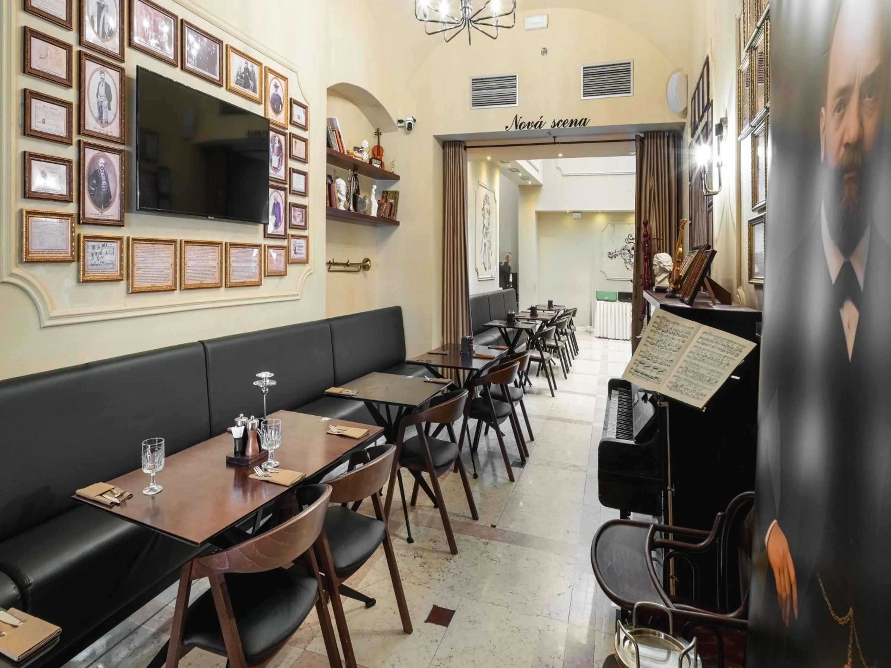 Restaurant/places to eat in Maestro by Adrez