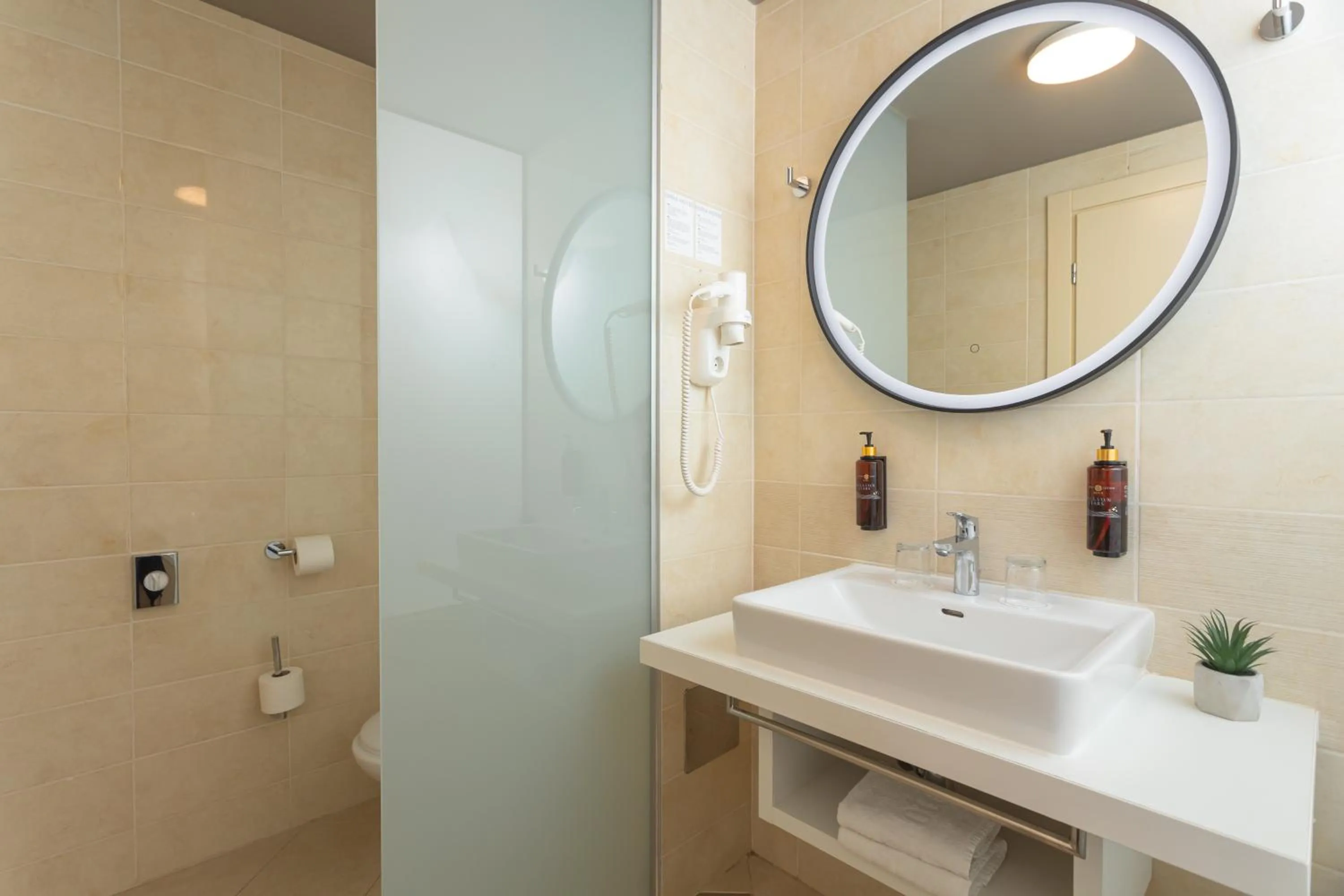 Shower in Family Hotel Adria - All inclusive