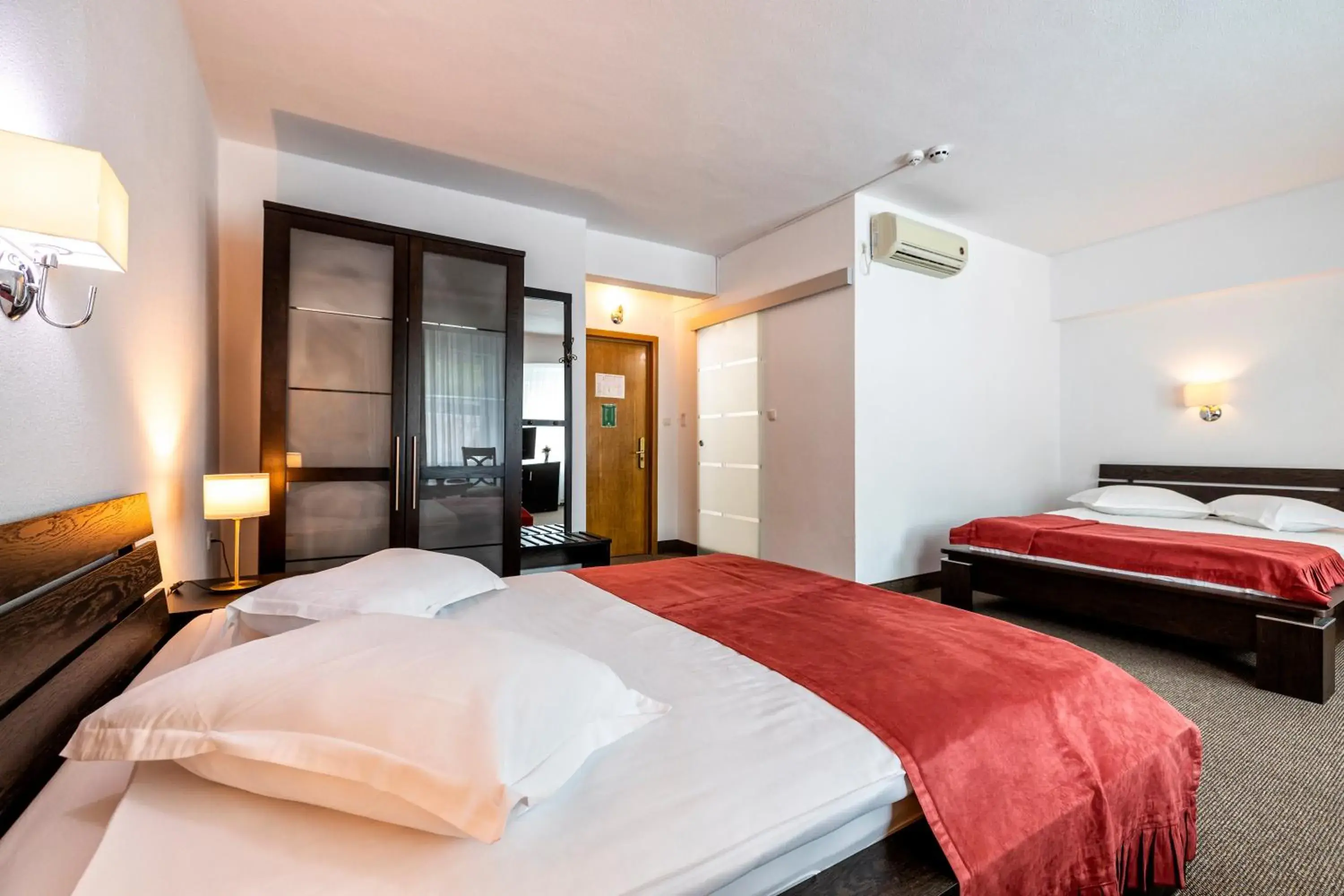 Twin Room in Hotel Cornul Vanatorului Twin Room in Hotel Cornul Vanatorului