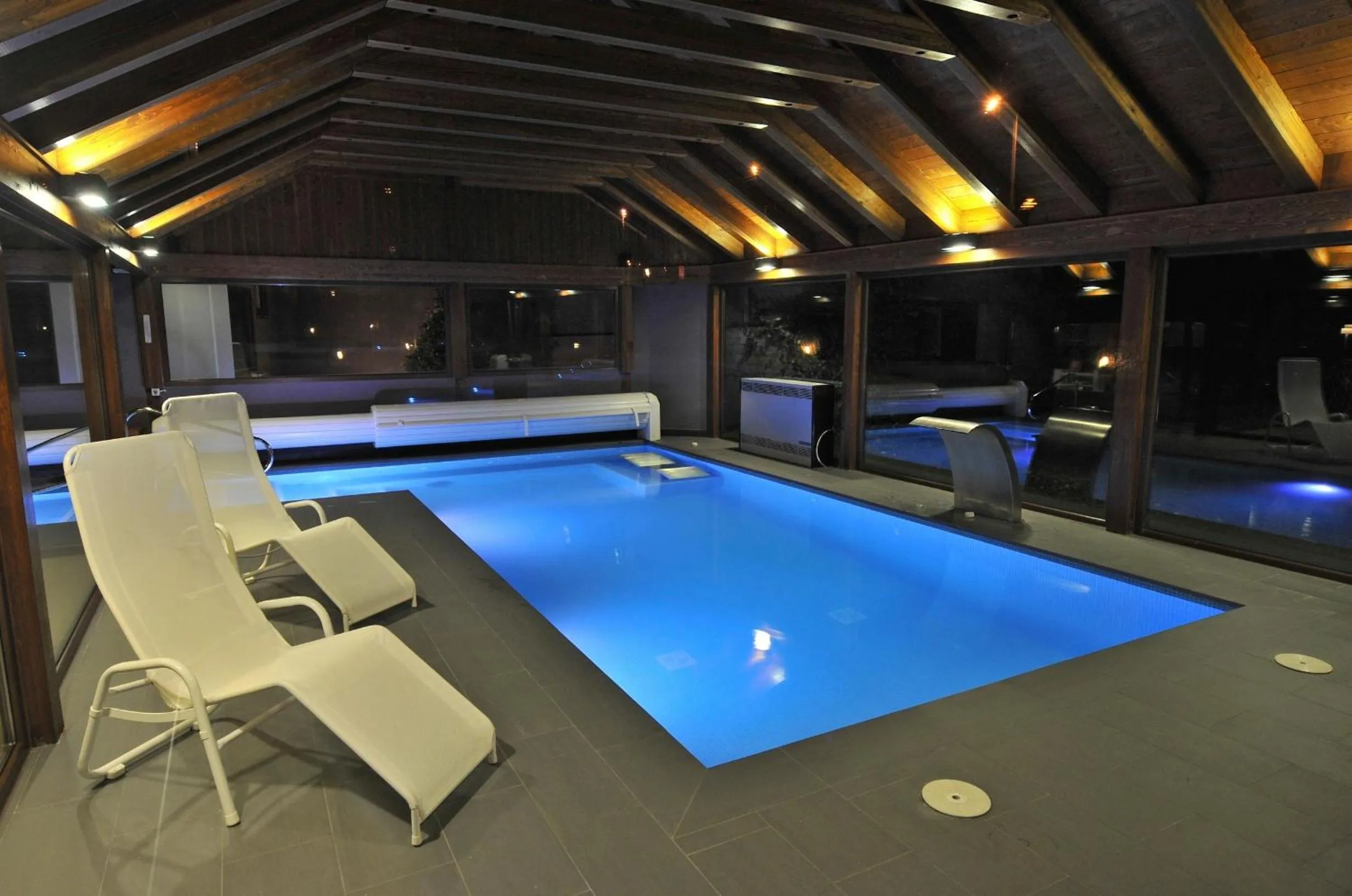 Massage in Apartamentos Pessets Adelaida