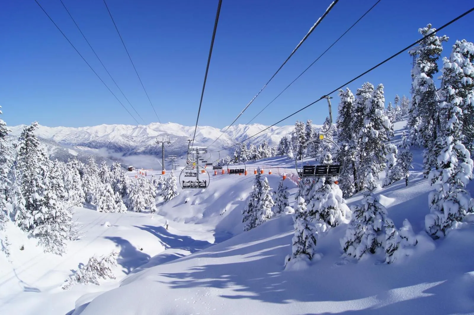 Natural landscape in Apartamentos Pessets Adelaida