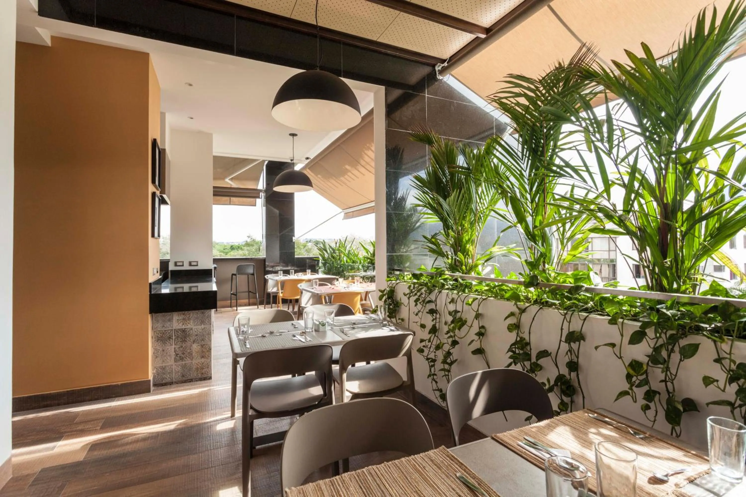 Restaurant/places to eat in Hotel Park 85