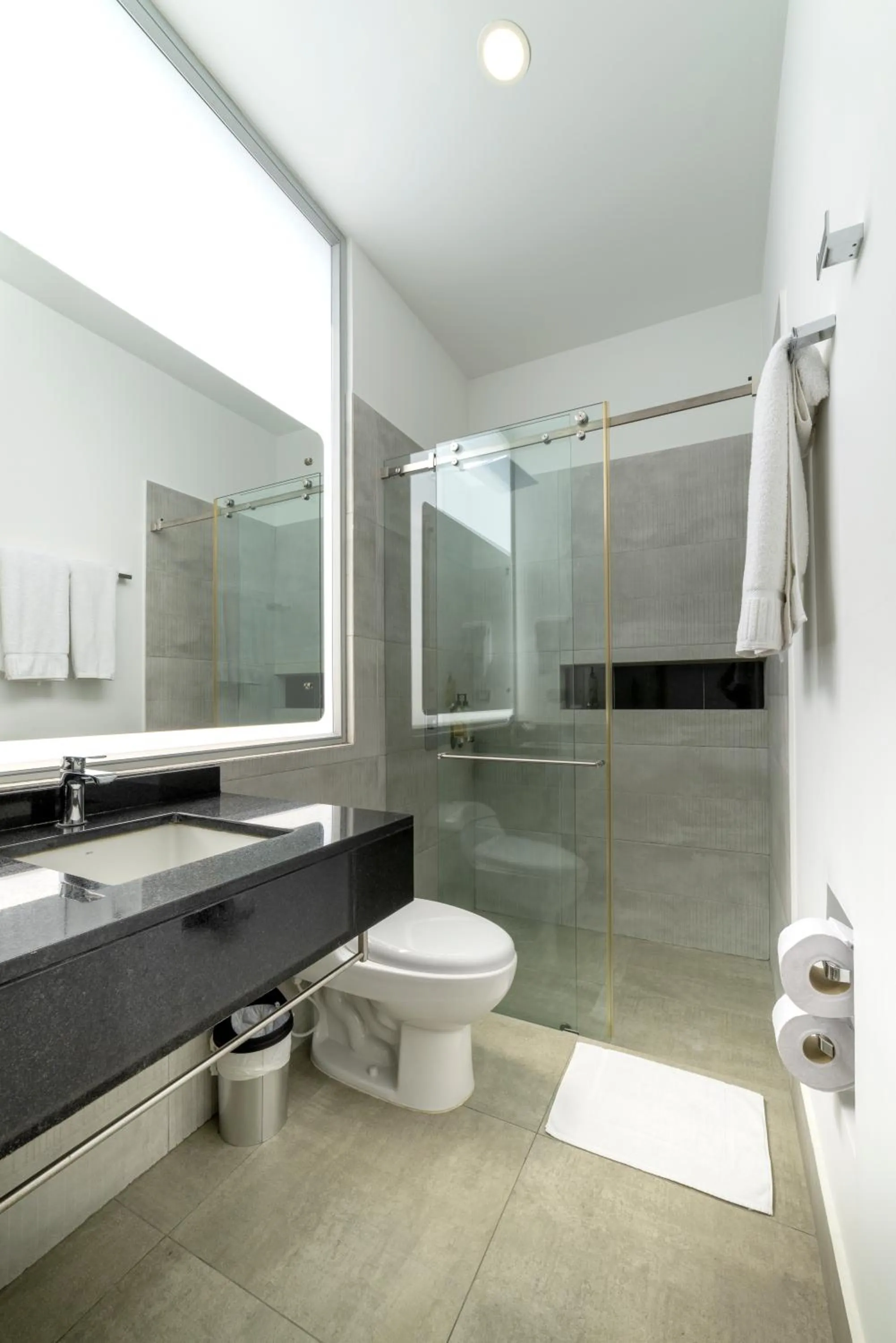 Shower in Hotel Park 85