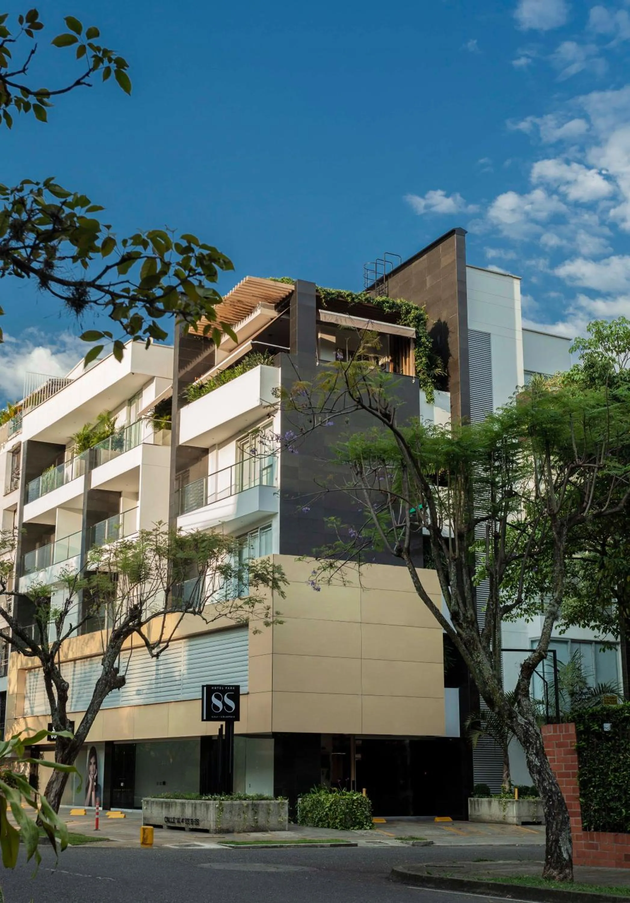 Property building in Hotel Park 85