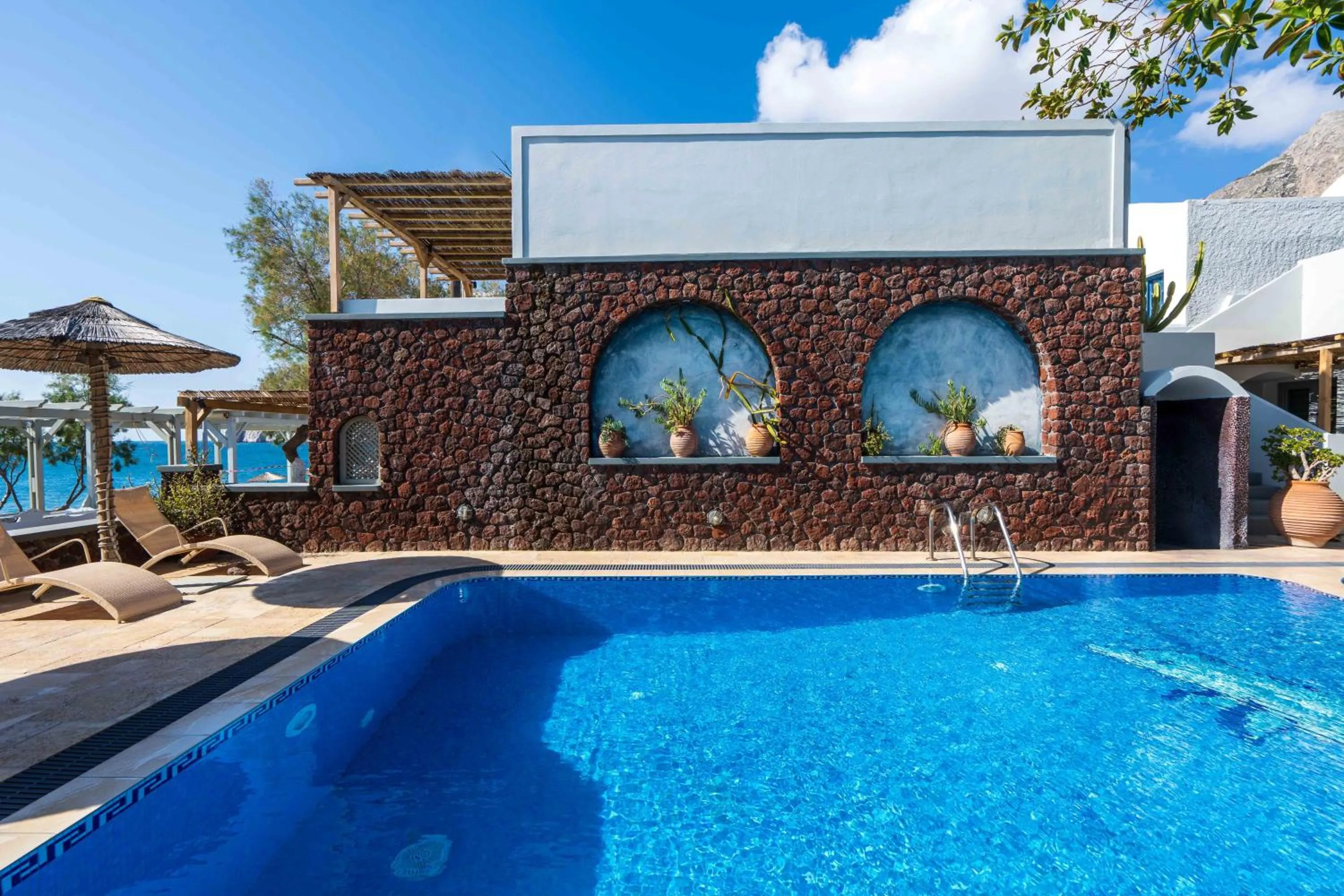 Swimming pool in Thousand Stars Suites&Rooms