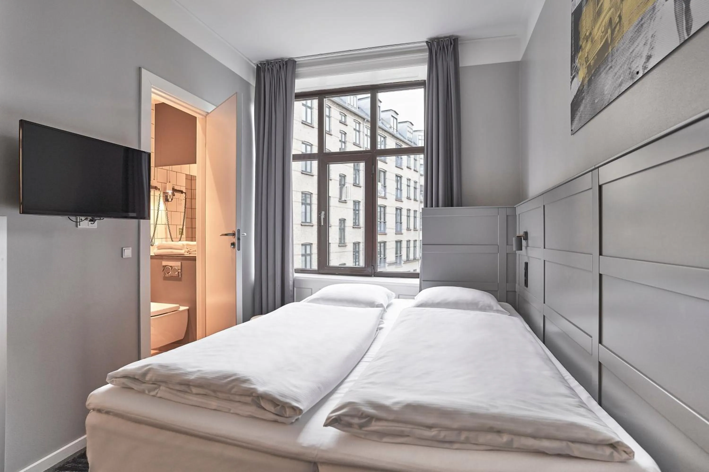 Photo of the whole room, Bed in Four Points Flex by Sheraton Copenhagen City