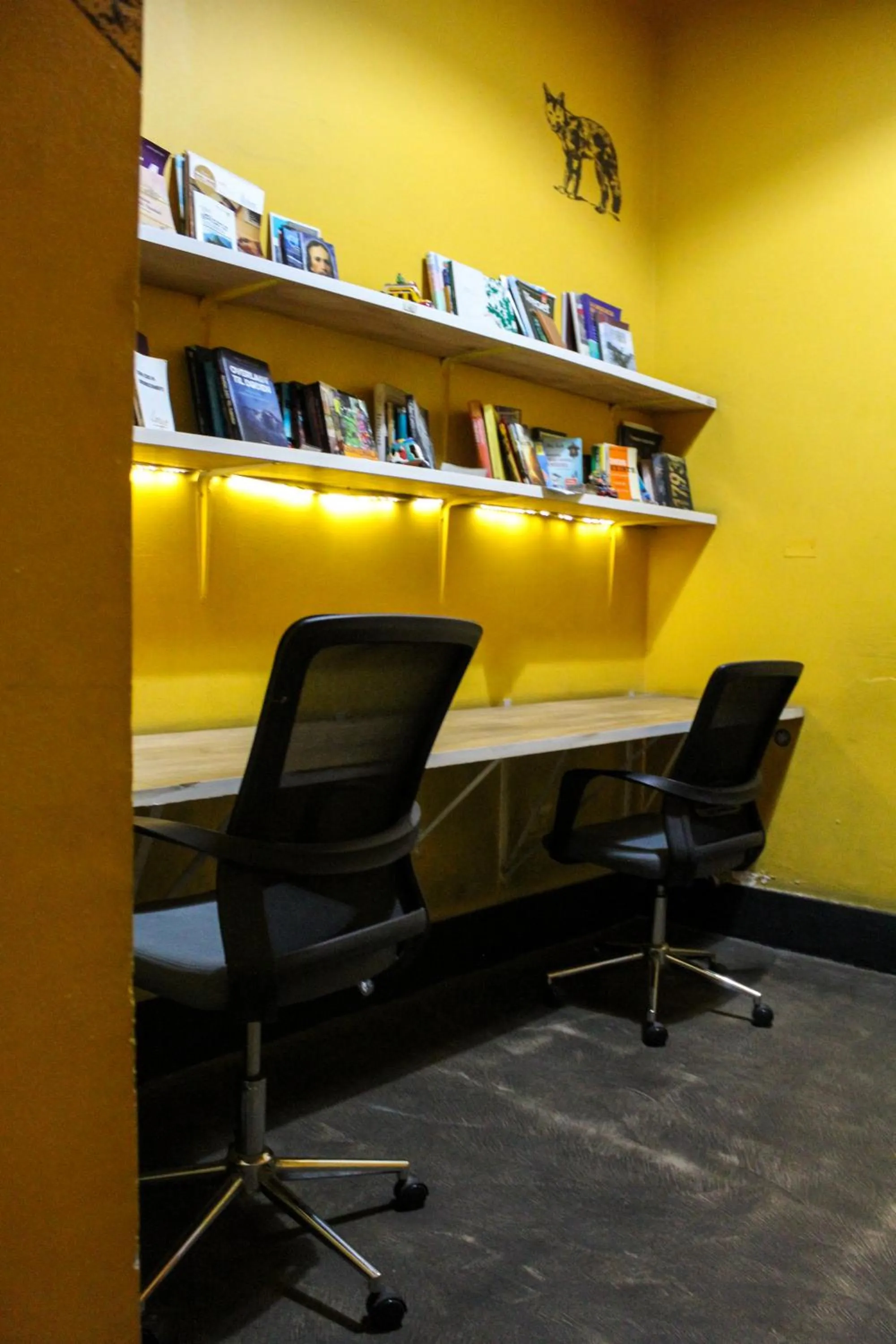 Seating area in Hostel Boutique Merced 88