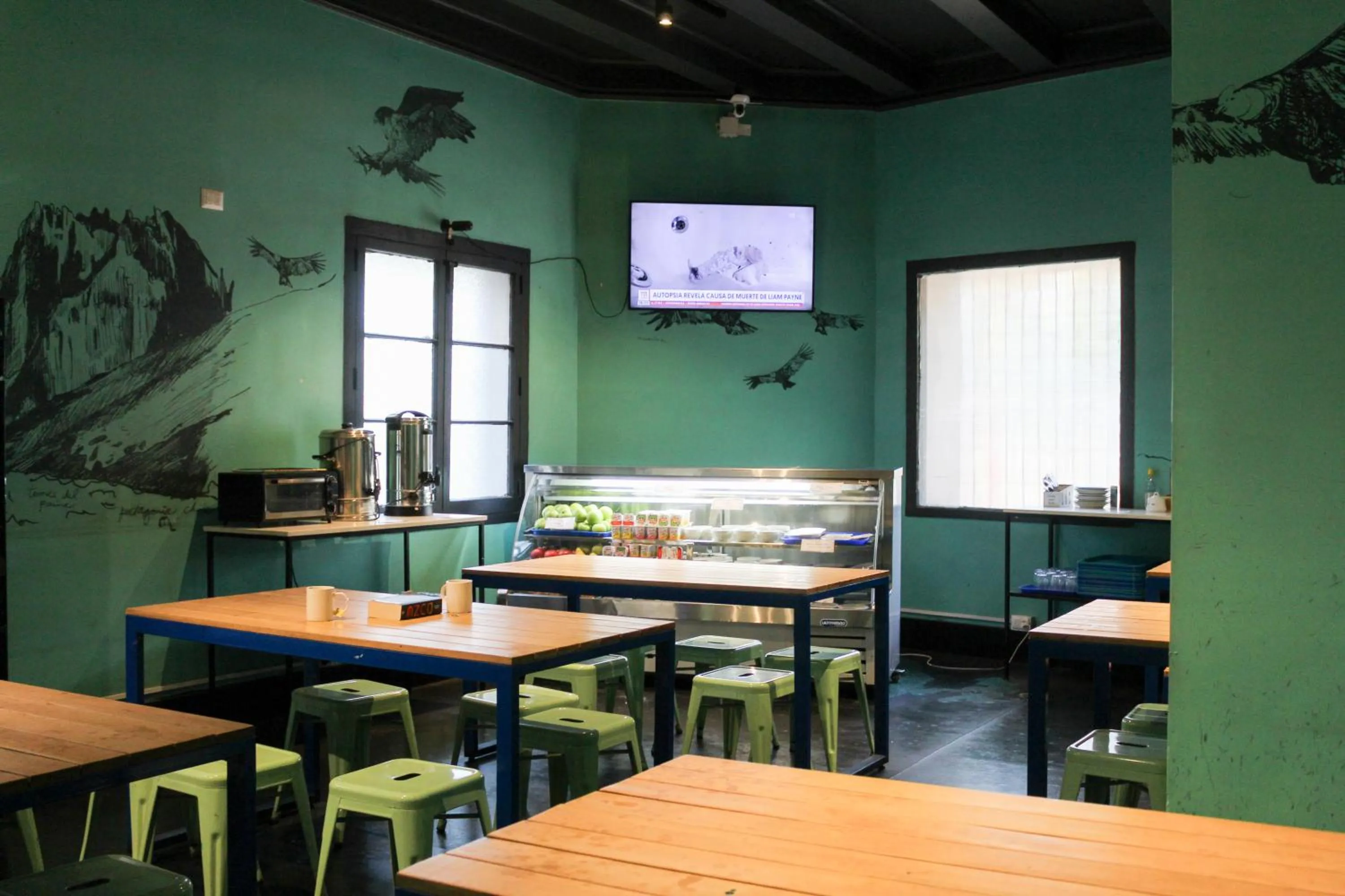 Dining area in Hostel Boutique Merced 88