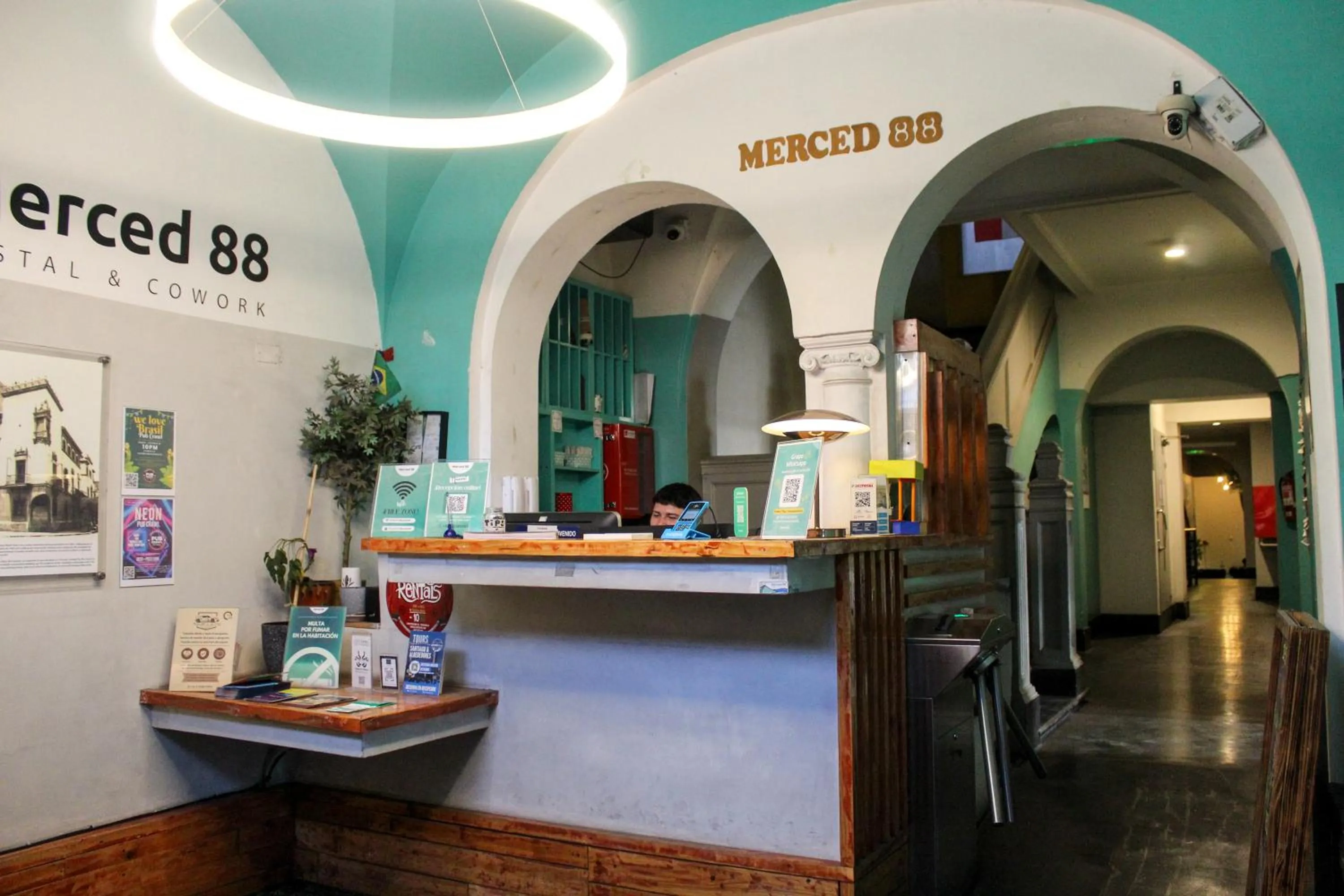 Lobby or reception in Hostel Boutique Merced 88