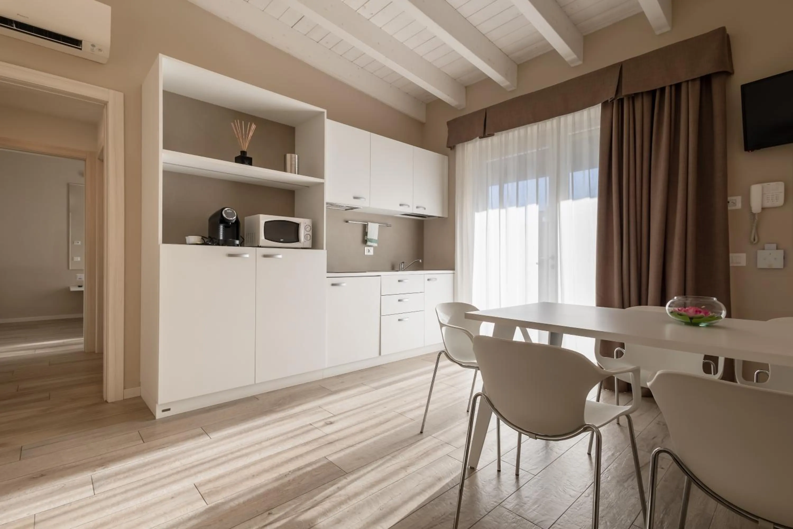 Dining area in Aurora ApartHotel