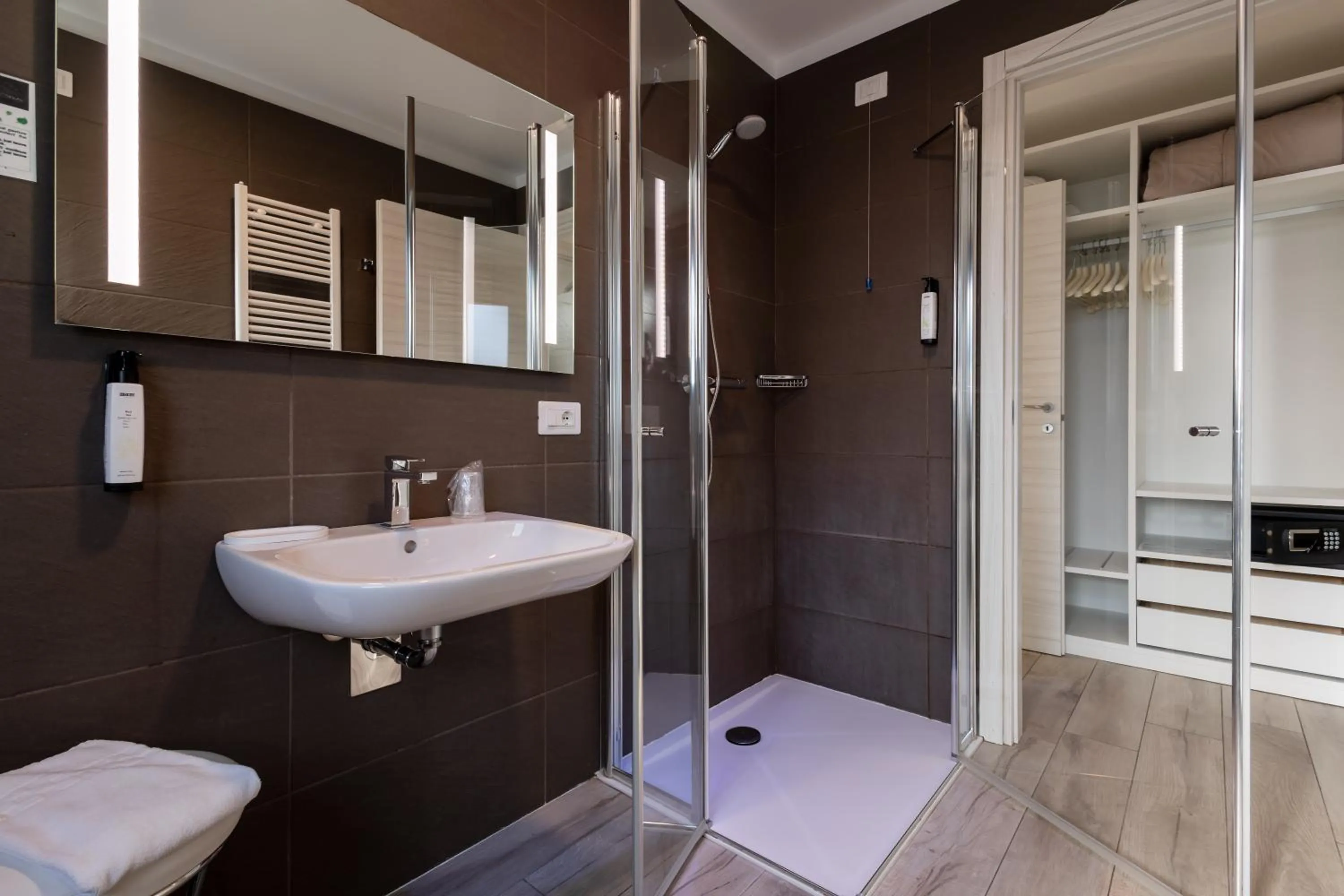 Bathroom in Aurora ApartHotel