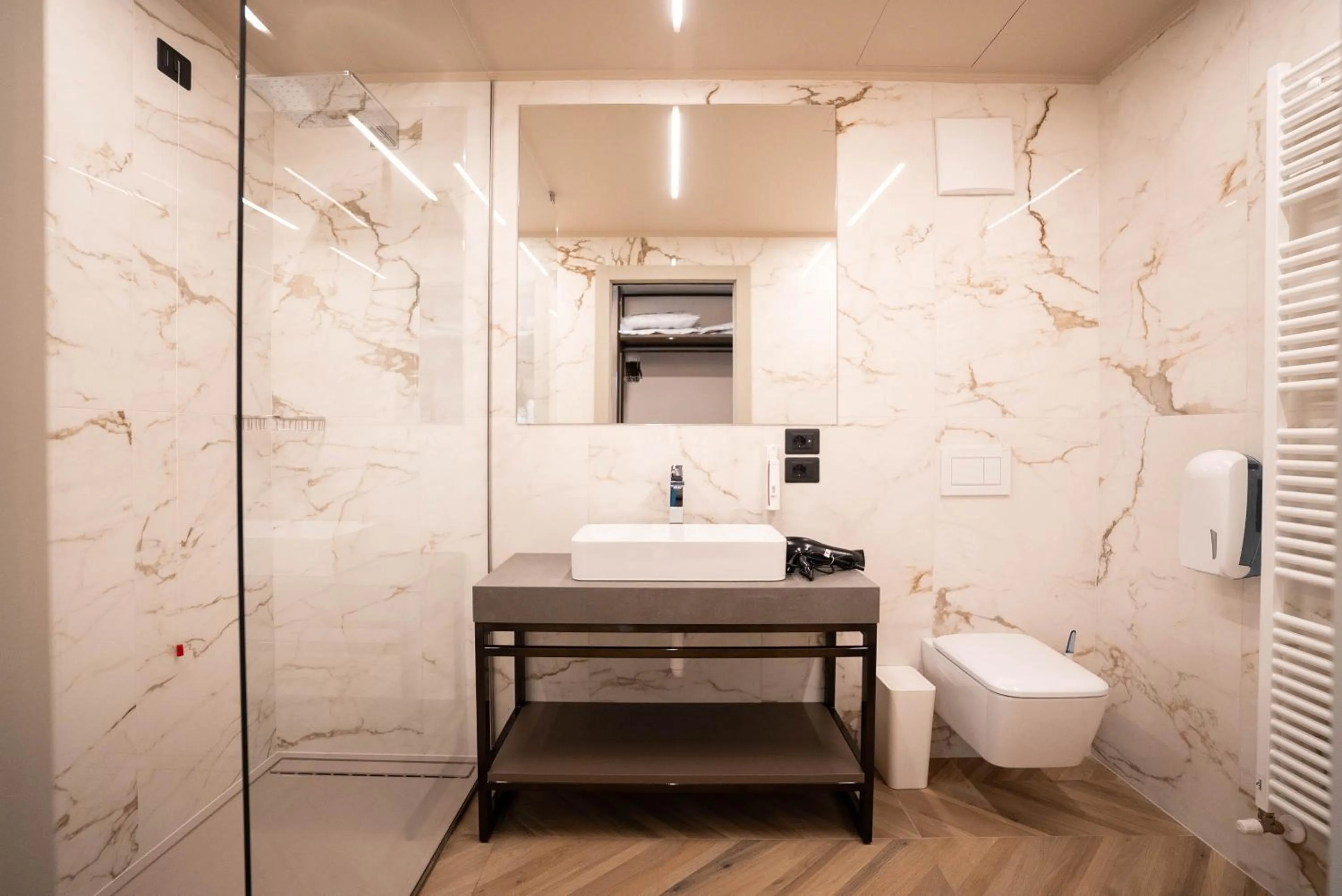 Bathroom in Aurora ApartHotel