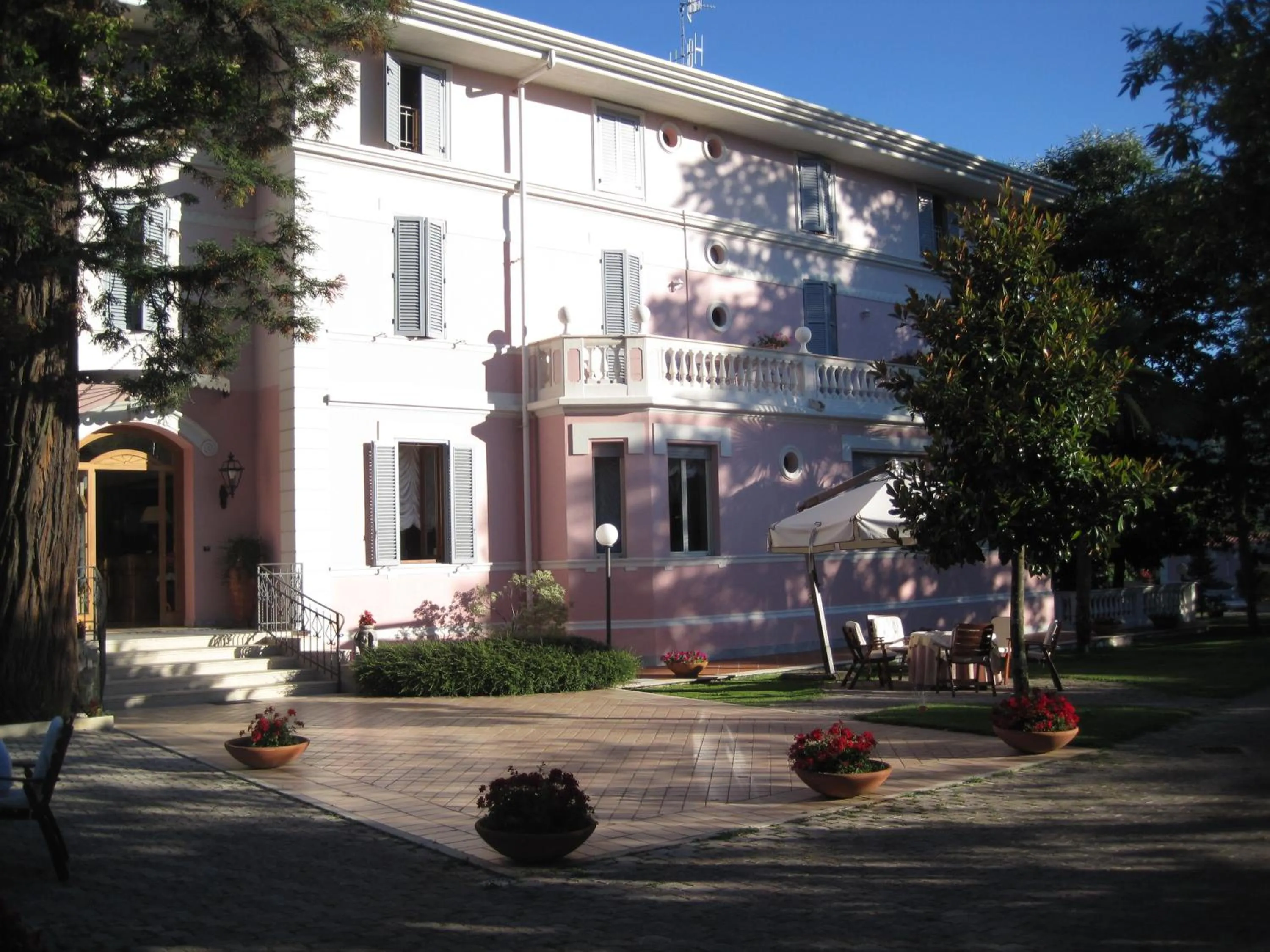 Facade/entrance in Hotel Gioia Garden
