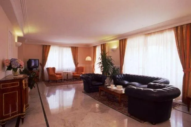 Communal lounge/ TV room in Hotel Gioia Garden