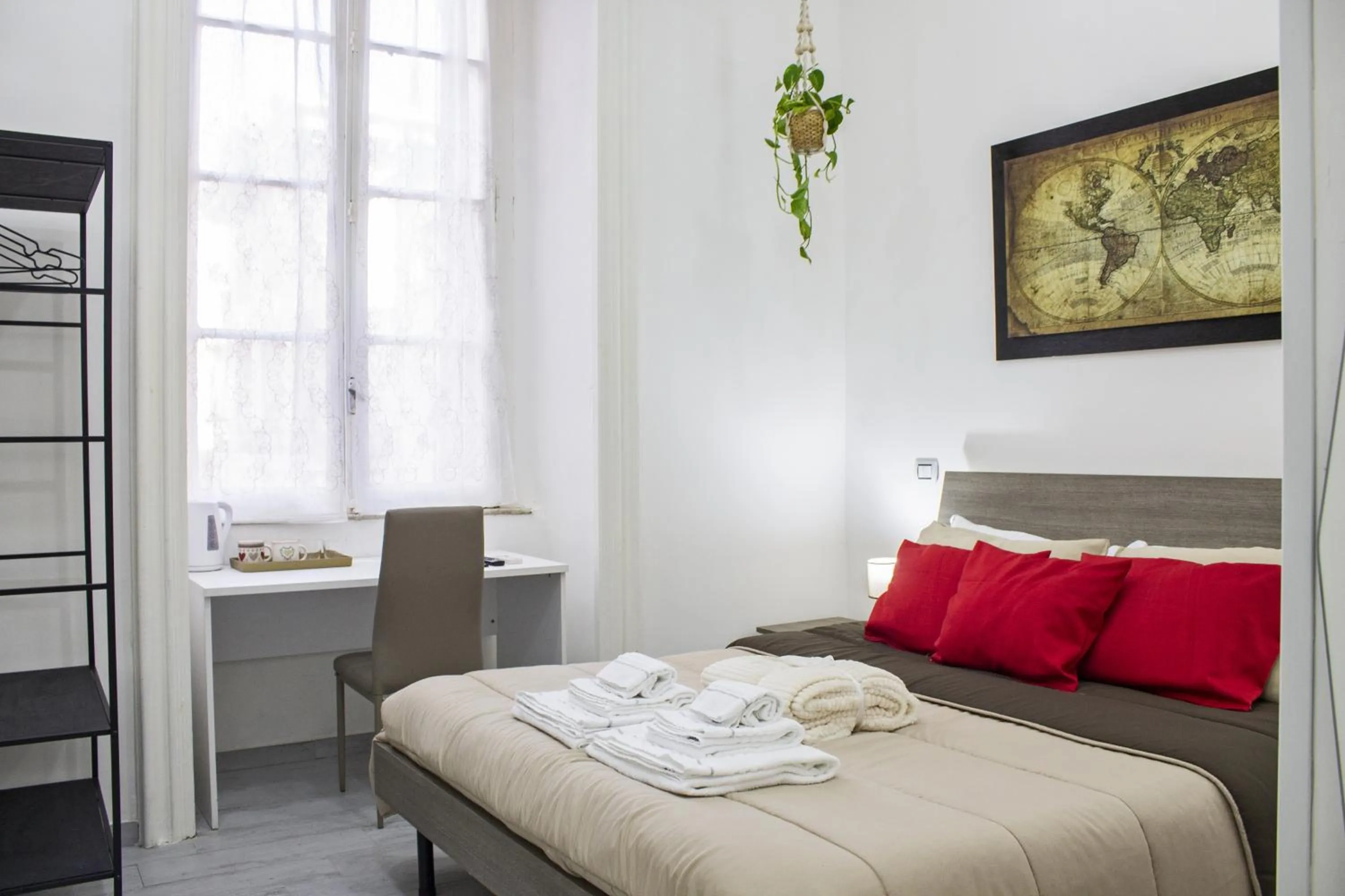 Photo of the whole room, Bed in Amare Napoli