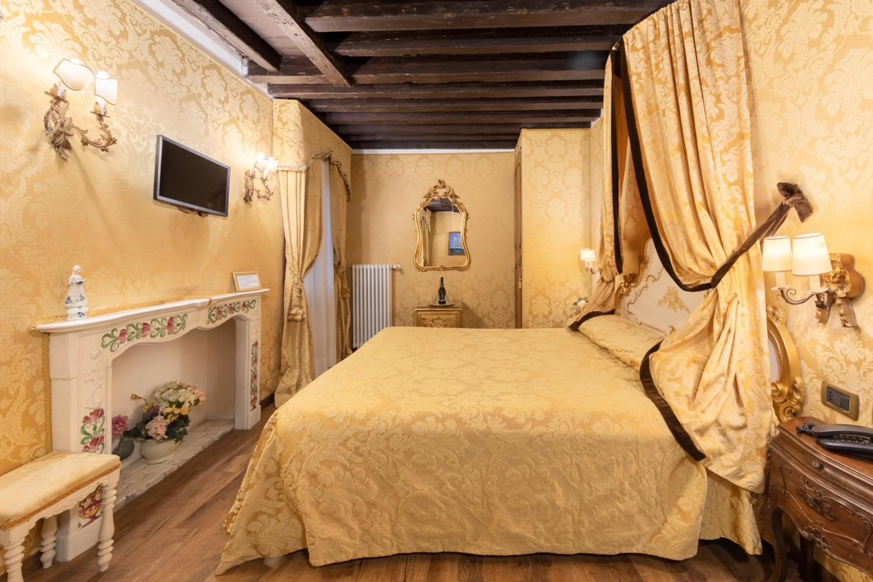 Photo of the whole room, Bed in Residenza La Loggia