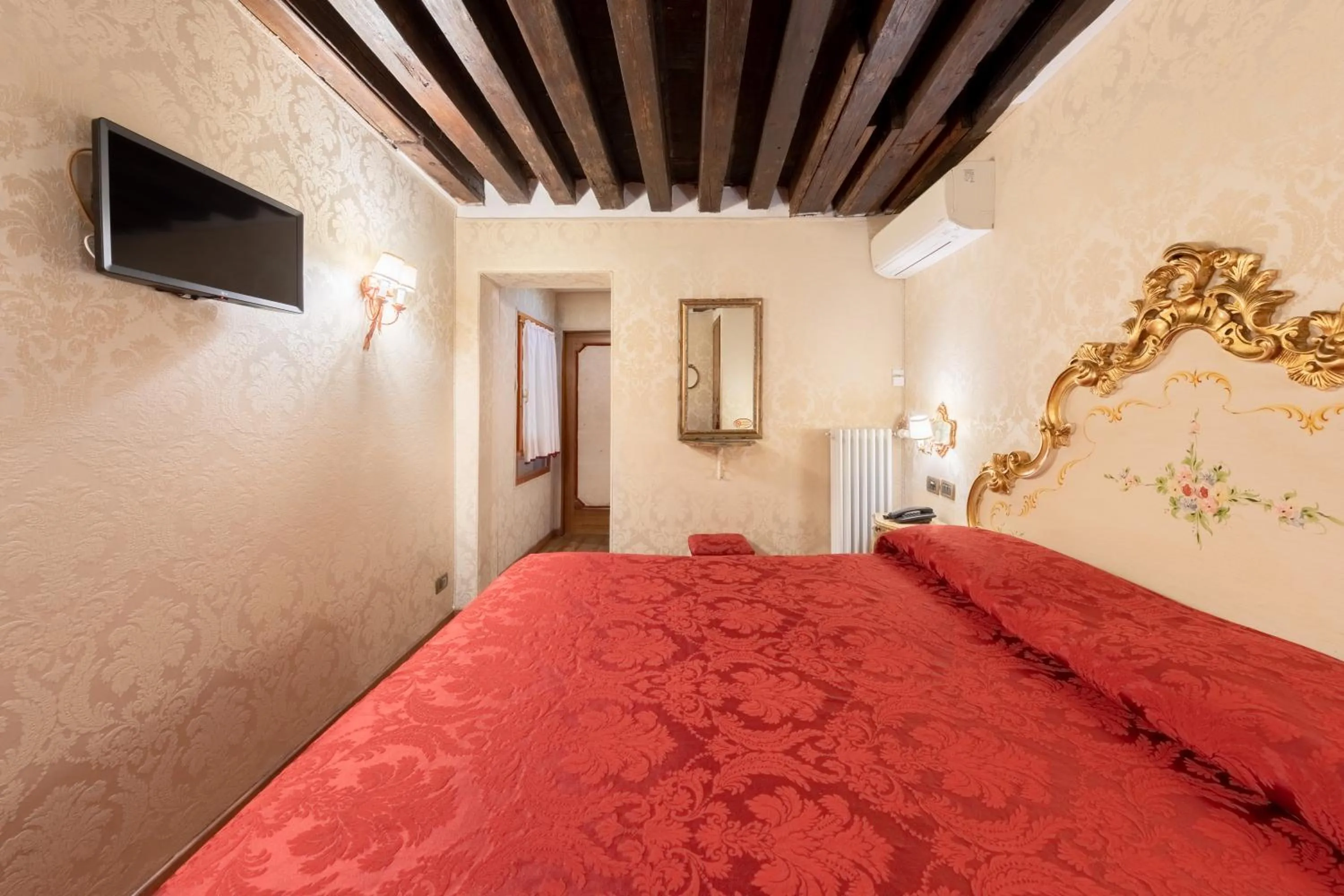 Photo of the whole room, Bed in Residenza La Loggia