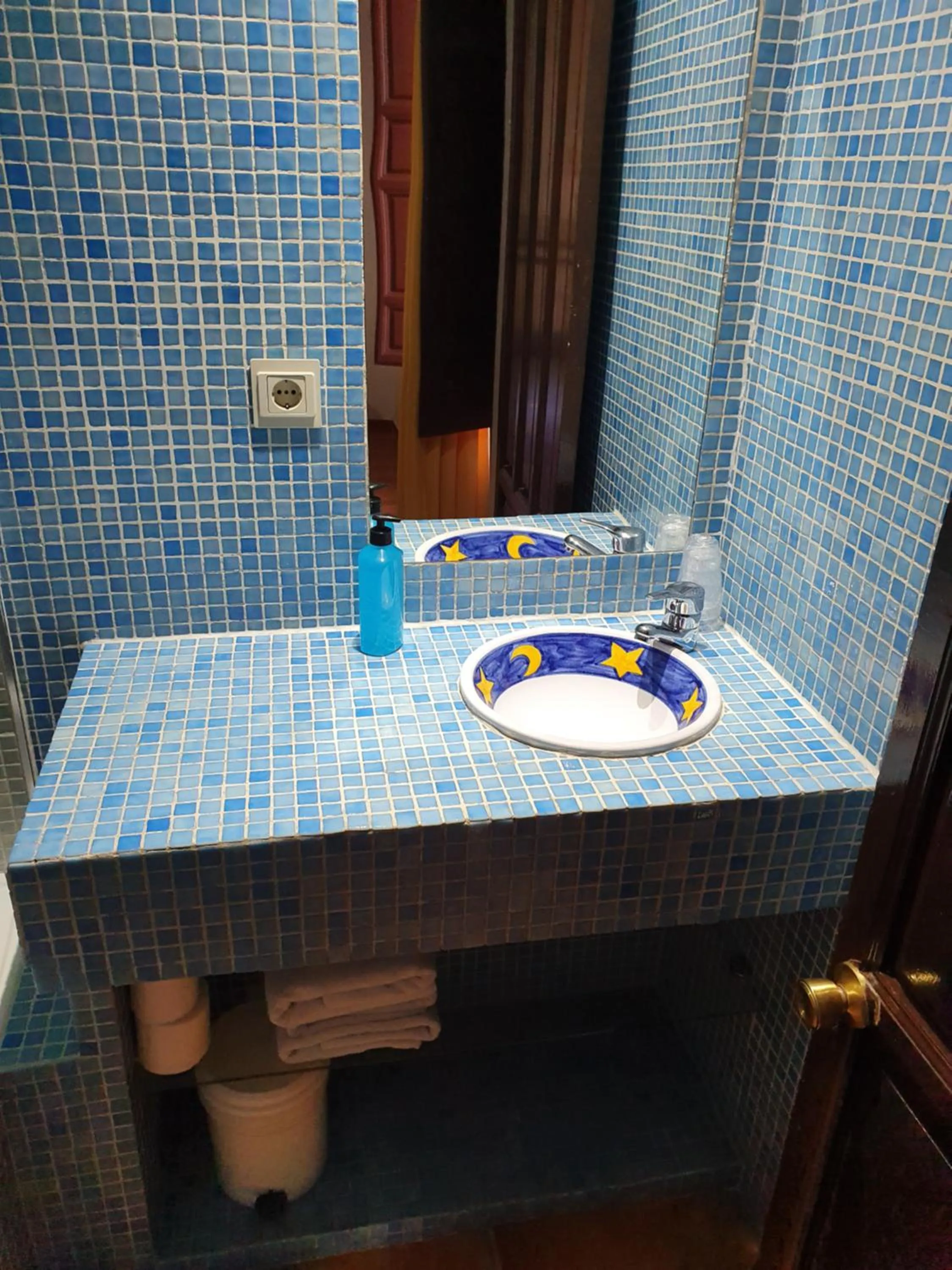 Bathroom in Arteaga Hostal & Baños Arabes Elvira