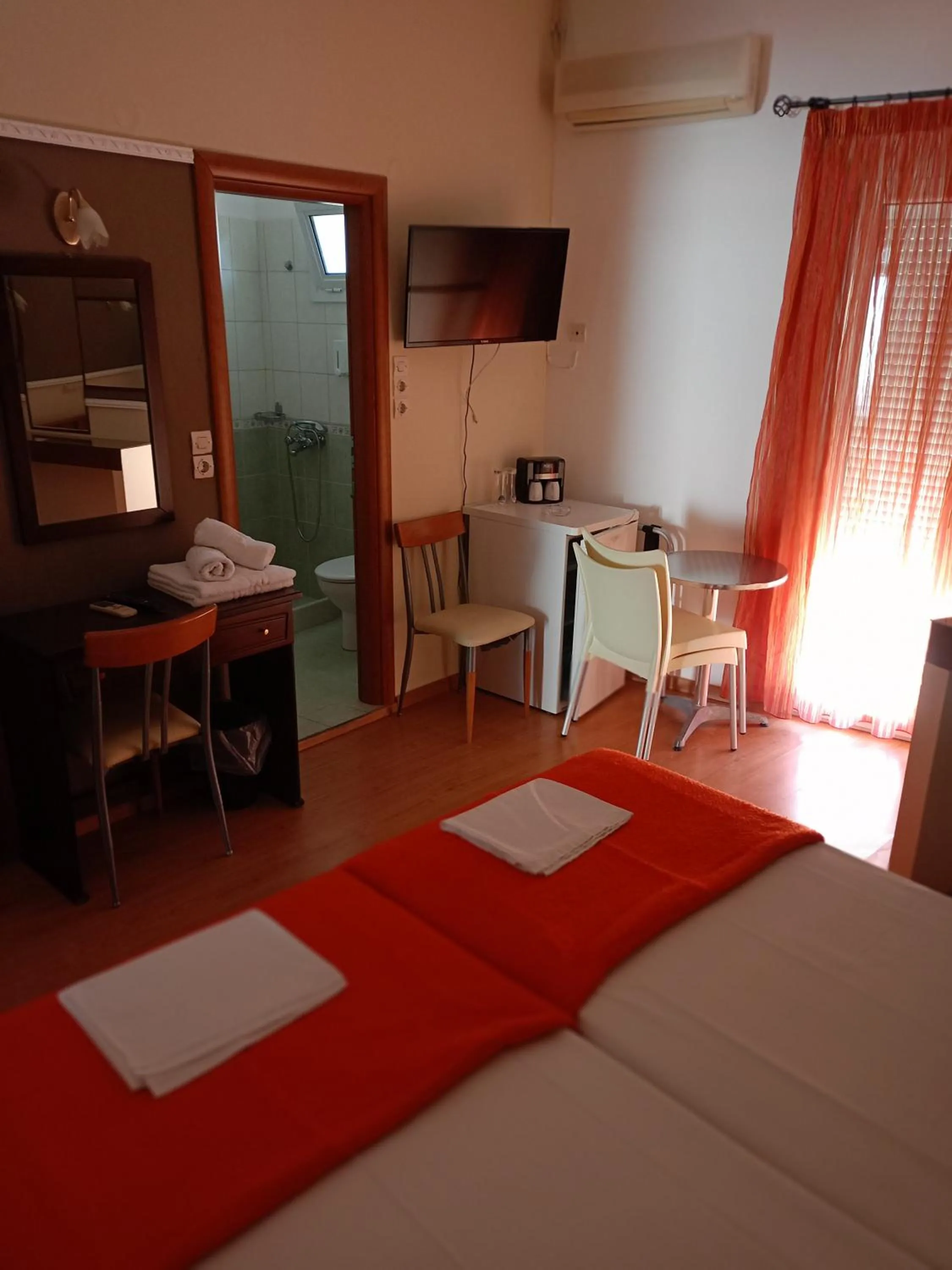 TV and multimedia, Bed in Efstratios Hotel