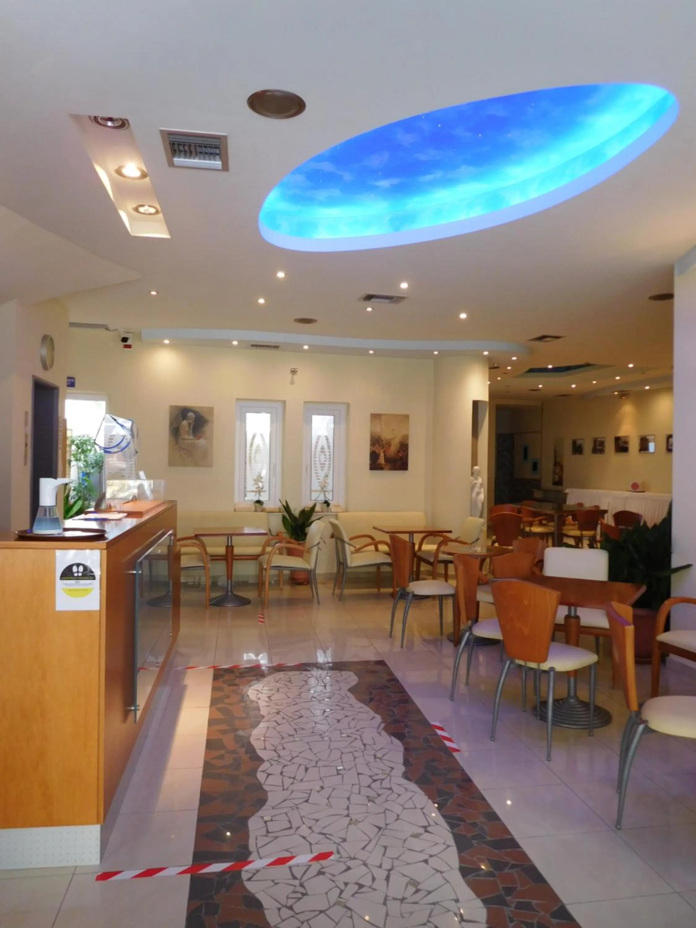 Restaurant/places to eat in Efstratios Hotel