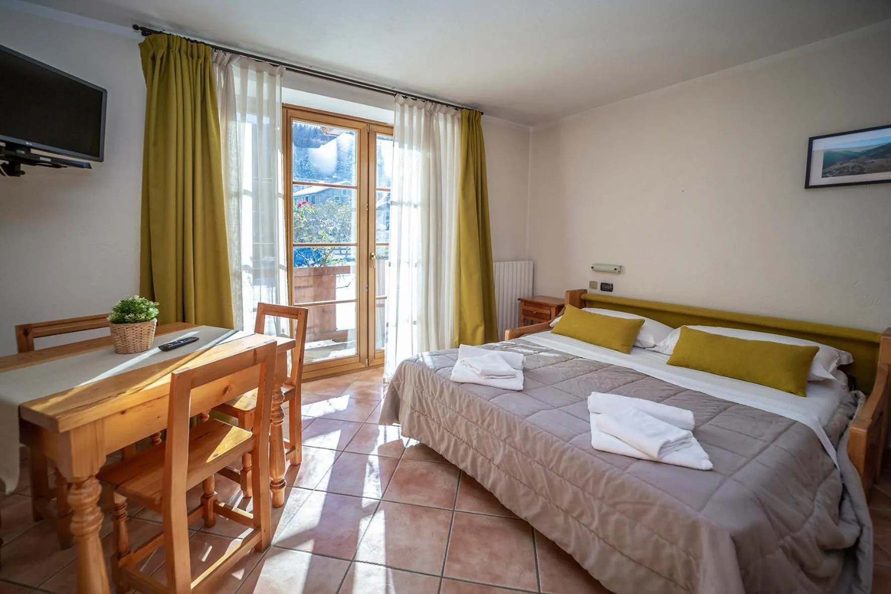 Photo of the whole room, Bed in Residence Cascina Genzianella