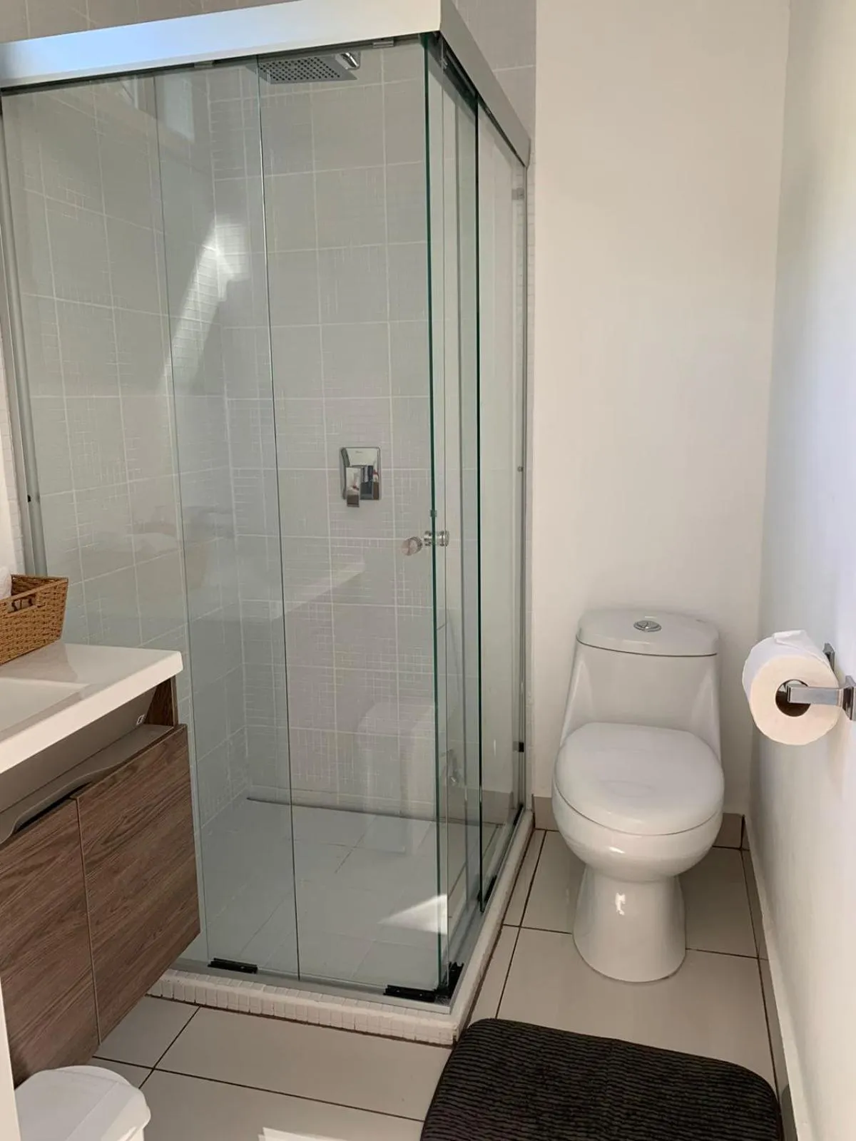 Shower in Hotel Michanti