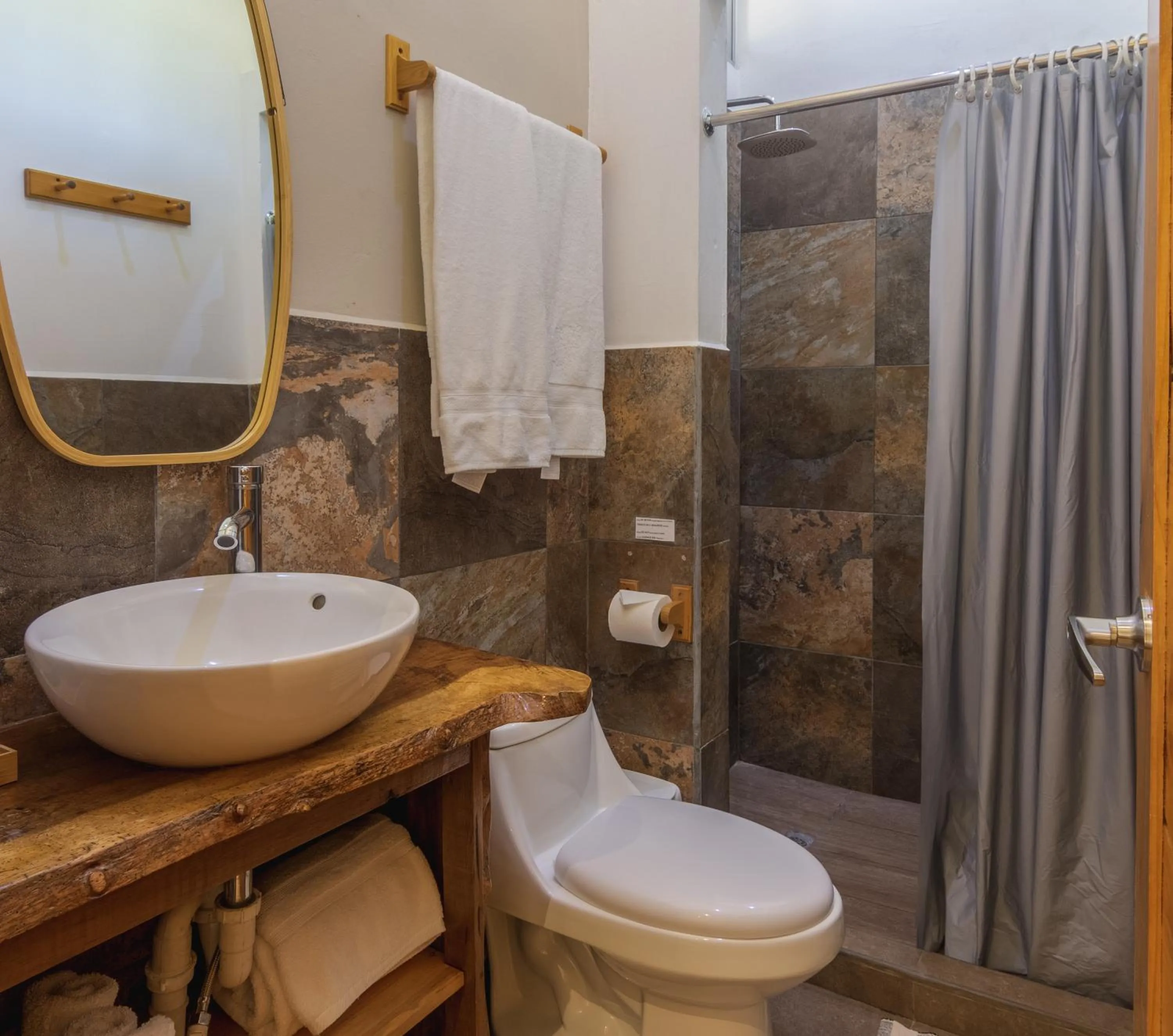 Bathroom in Hotel Michanti