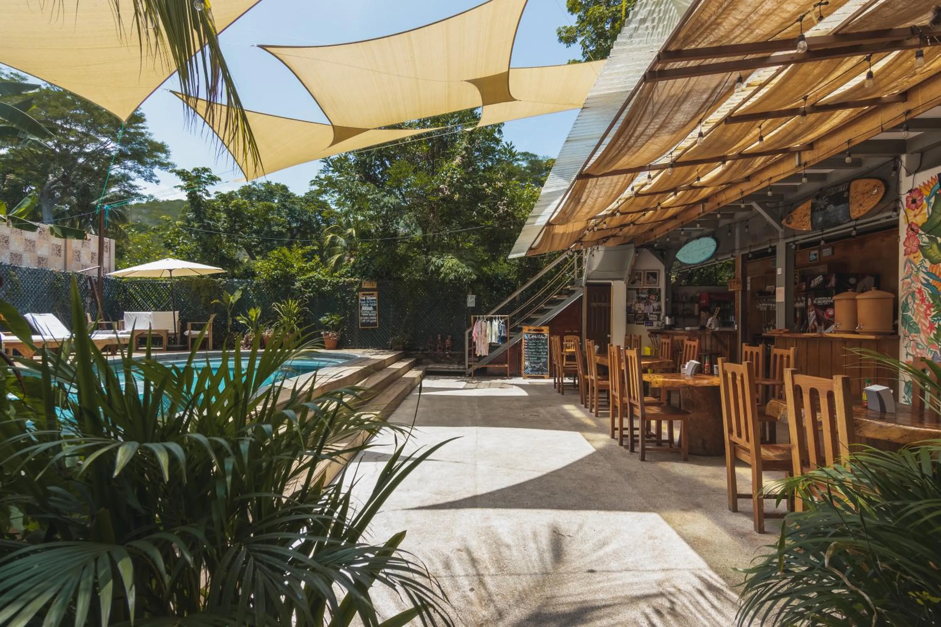 Restaurant/places to eat in Hotel Michanti