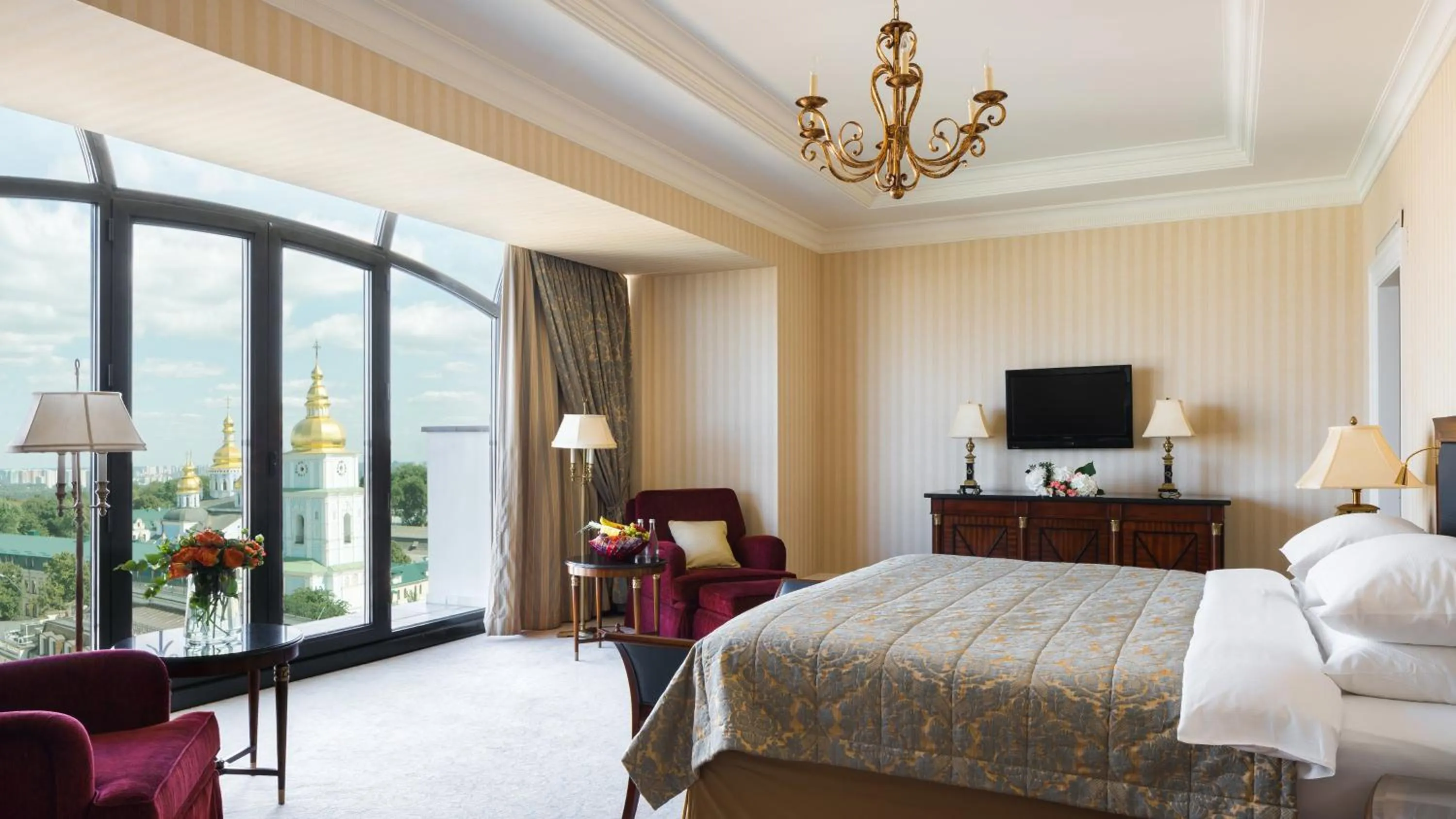 Photo of the whole room, Bed in InterContinental - Kyiv by IHG